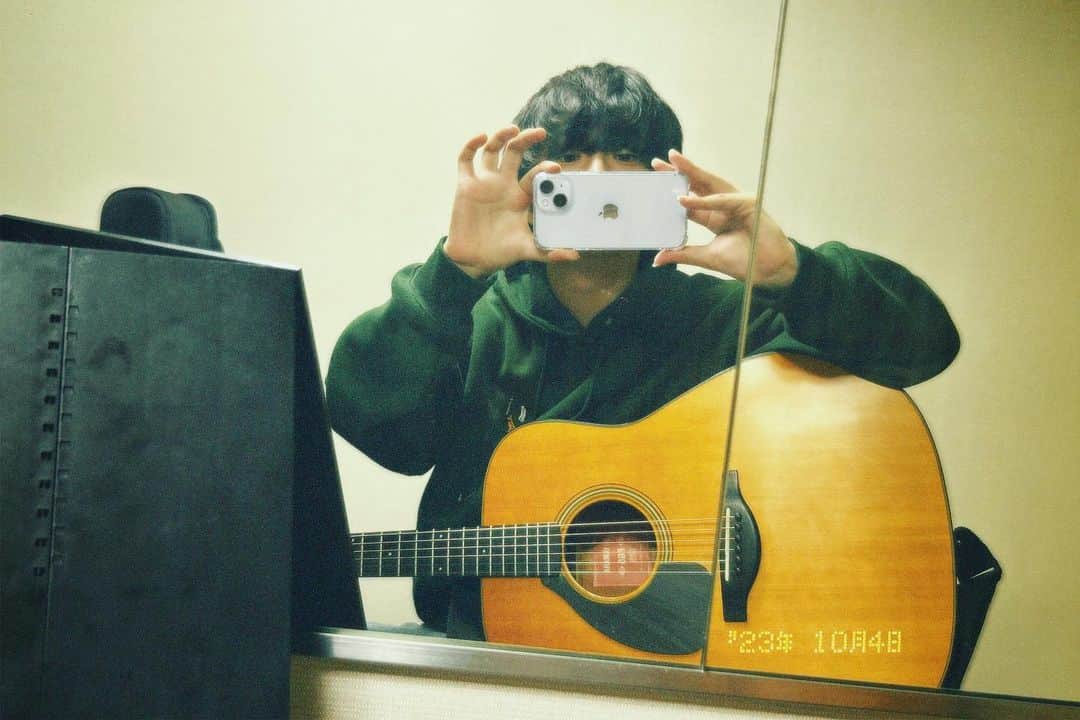 田中雅功のインスタグラム：「復活です。  元気です。  ご心配おかけしました。  次の大阪、いっぱい歌いますよーー  イナズマも楽しみです」