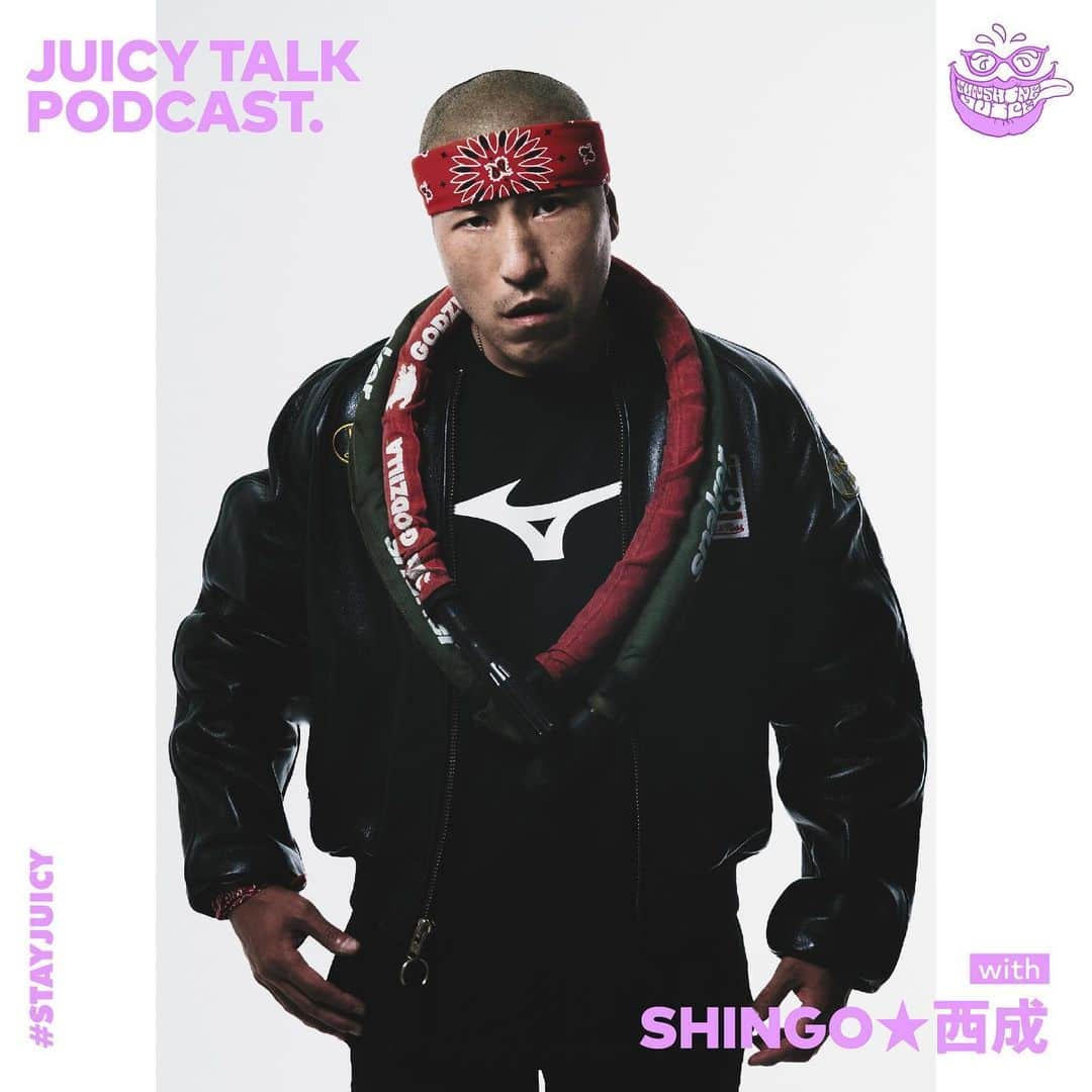 Sunshine Juiceのインスタグラム：「JUICY TALK Podcast by SUNSHINE JUICE  今回のゲストはラッパーのSHINGO★西成さん @shingo_ghetto   「やりたいこと、やるべきことを習慣づけてやる」  大阪、西成をベースに活動するラッパーのSHINGO★西成さん。リリースする曲からはもちろん「米カンパライブ」や「SHINGO★西成と100人のサンタ」などの活動からも大きな愛が伝わってきます。  その愛に溢れた音楽、言葉、表現や行動ができる秘訣、そしてSHINGOさんが日々考えること、暮らしの中で"JUICY"に生きるヒントを伺いました。  サンシャインジュース代表コウ ノリが様々な分野で活躍する魅力溢れるゲストをお迎えして話を伺う健康最先端ポッドキャストシリーズ”JUICY TALK Podcast"🌞  皆さんの日々の暮らしが少しでもjuicyになるようなヒントに溢れた内容をspotifyで配信します。  移動中やお時間あるときにぜひお聞きください。今後のエピソードもお楽しみに。プロフィールリンクからどうぞ🎧  Juicy Talk Podcast  now only in japanese but we would love to have great guest speakers from all over the world! many tips for your juicy life.  #stayjuicy#sunshinejuice#coldpressedjuice#サンシャインジュース#コールドプレスジュース#自然#健康 #地球#juicytalk」