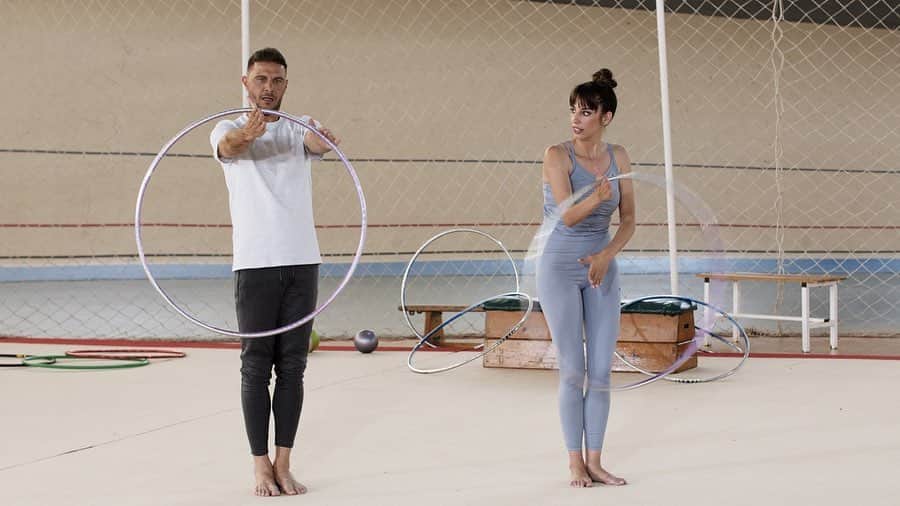 ホアキン・サンチェスさんのインスタグラム写真 - (ホアキン・サンチェスInstagram)「Familia, esta semana voy a darlo todo  Para ser un buen gimnasta rítmico 😅😩   Y me he buscado a la mejor maestra: @almudenacid  Futuro tengo poco, pero flexibilidad tengo manos … 😂🤪  Nos vemos en @joaquinelnovato El jueves a las 22:45h en @antena3com  #novatoalmudenacid」10月4日 15時23分 - joaquinarte