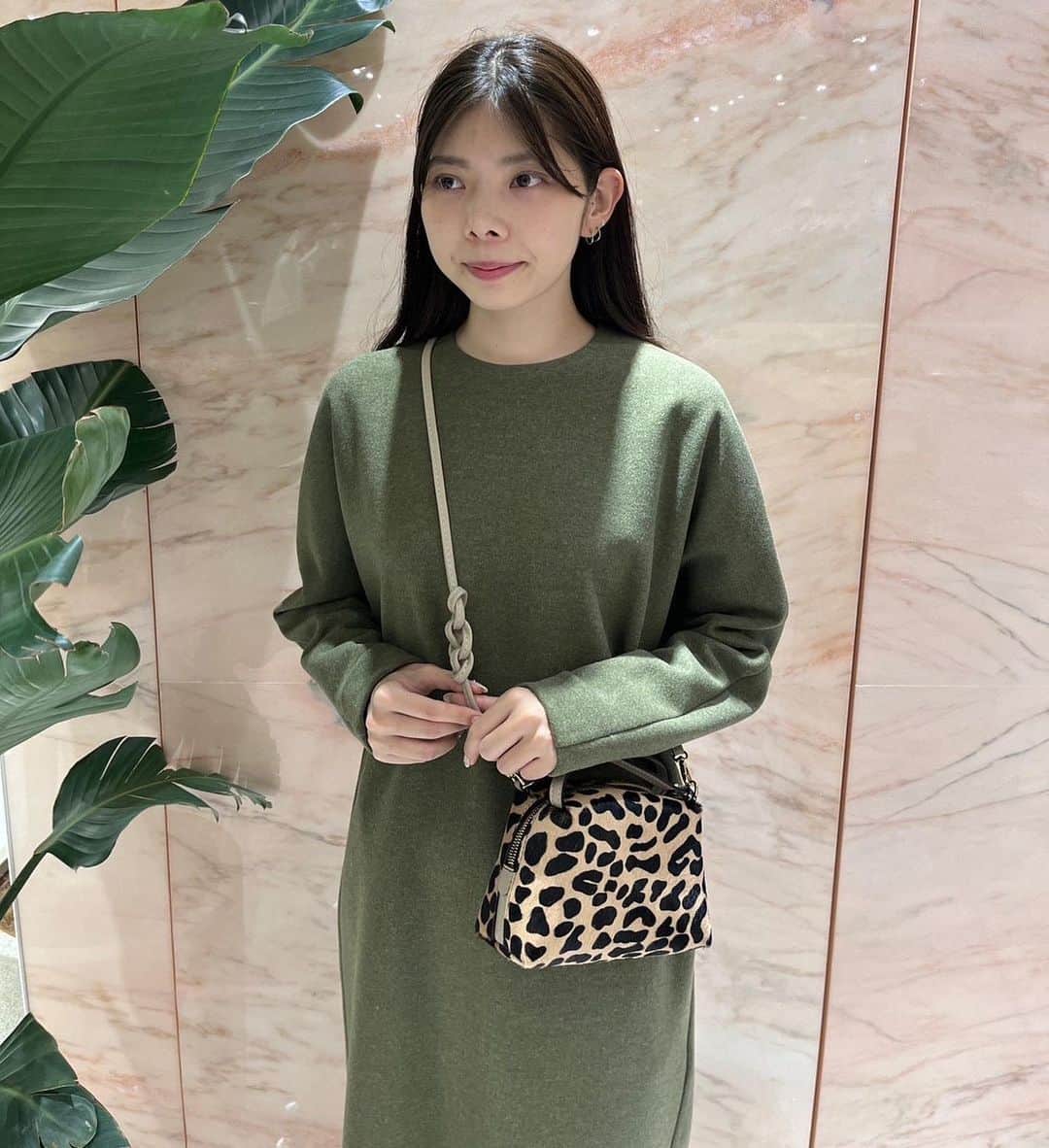 デミルクス ビームス 新宿のインスタグラム：「. 【10/5 AK+1 3rd delivery 発売】 . one-piece 64-26-0460 ¥31,900- . coat 64-19-0161 ¥64,900- .  その他のアイテムで気になるものがあればコメントお待ちしております🌼 . 【《保存ボタン》を押して頂くと、気になる商品を後から見返すことができます◎是非お試しください🥰】  .  #demiluxebeams  #demiluxebeams_shinjuku  #デミルクスビームス  #BEAMS #ビームス」