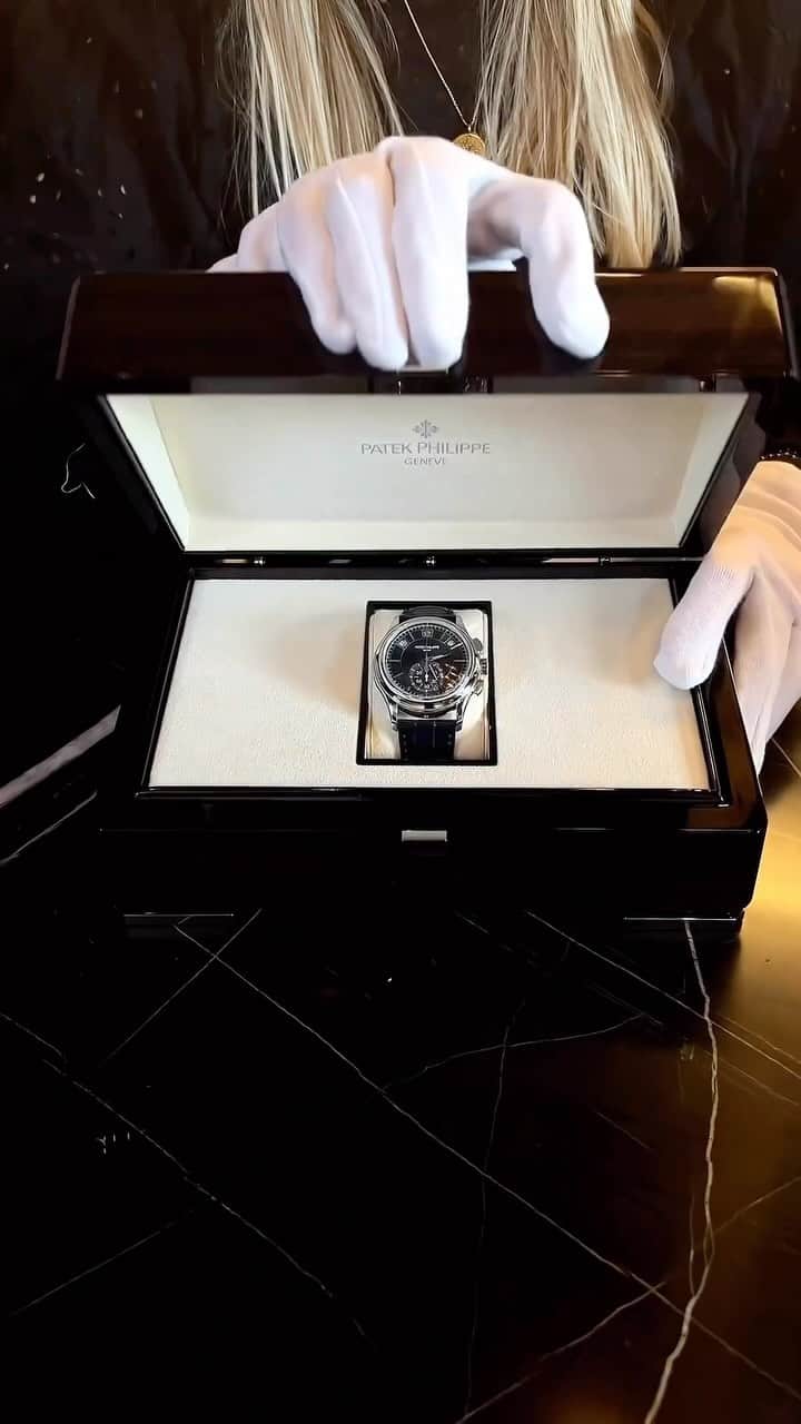 Daily Watchのインスタグラム：「Unboxing the Patek Philippe Complications Annual Calendar Chronograph Flyback 5905P-001 🔥 Video by @chrono24」