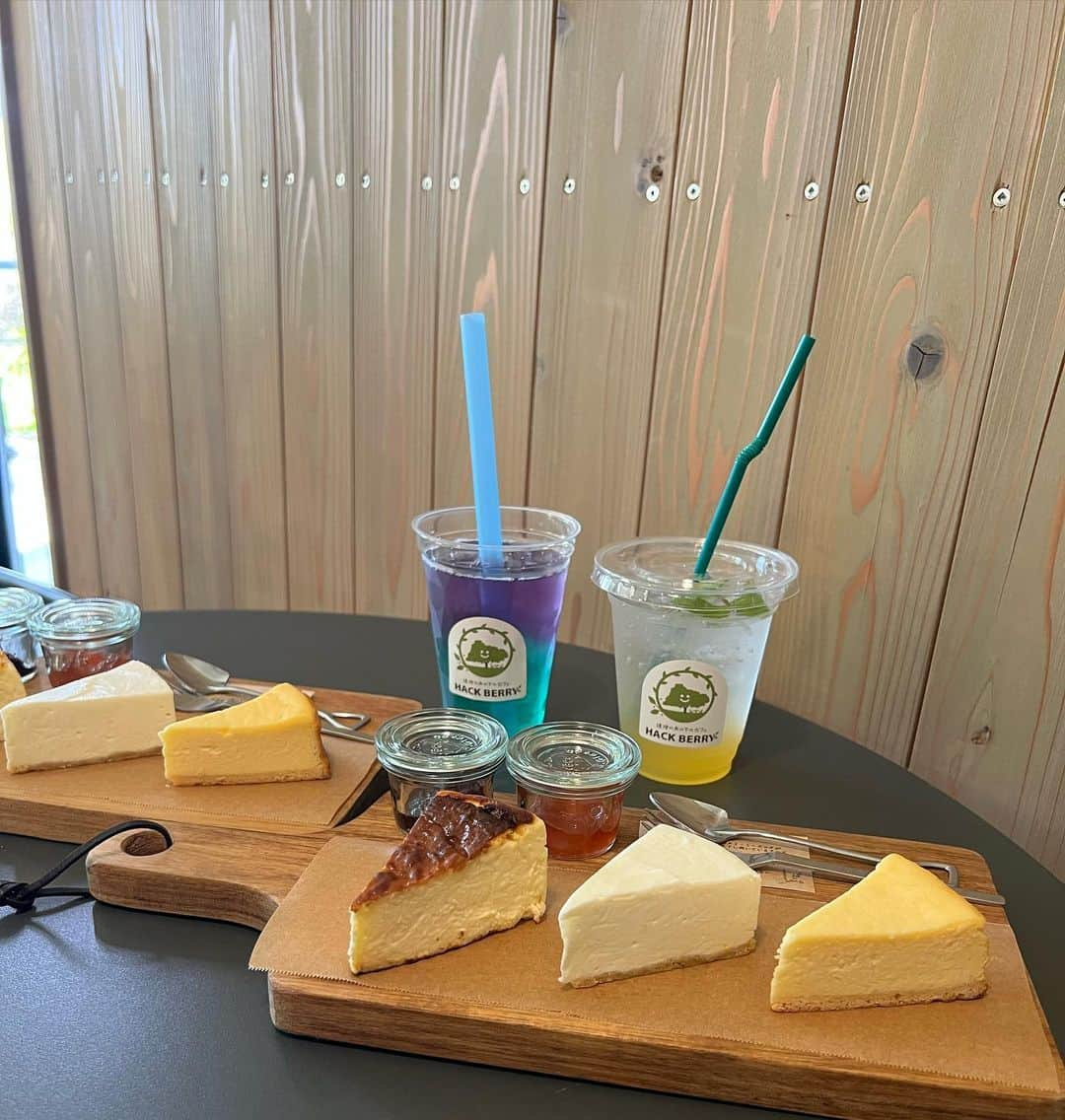 林優菜さんのインスタグラム写真 - (林優菜Instagram)「. この前友達と行ったCafe~☺️ チーズケーキ食べ比べ🧀 ほんっとにどれも美味しかった！！ 私はレアチーズケーキが1番のお気に入りだったな🤭❤️ あとあと！イチゴのジャムがほんっっっとに美味しかった🍓 . . . #Cafe #カフェ巡り #女子会 #浜松カフェ #チーズケーキ #hackberry #静岡カフェ #카페 #카페순례 #시즈오카카페 #하마마츠카페」10月4日 15時38分 - yu_na_816