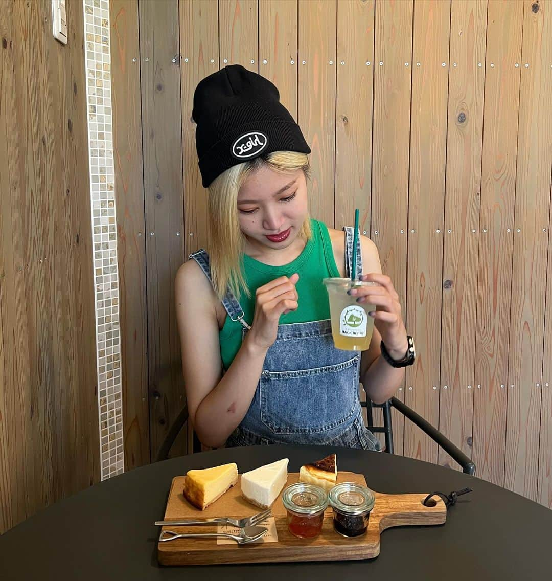 林優菜さんのインスタグラム写真 - (林優菜Instagram)「. この前友達と行ったCafe~☺️ チーズケーキ食べ比べ🧀 ほんっとにどれも美味しかった！！ 私はレアチーズケーキが1番のお気に入りだったな🤭❤️ あとあと！イチゴのジャムがほんっっっとに美味しかった🍓 . . . #Cafe #カフェ巡り #女子会 #浜松カフェ #チーズケーキ #hackberry #静岡カフェ #카페 #카페순례 #시즈오카카페 #하마마츠카페」10月4日 15時38分 - yu_na_816