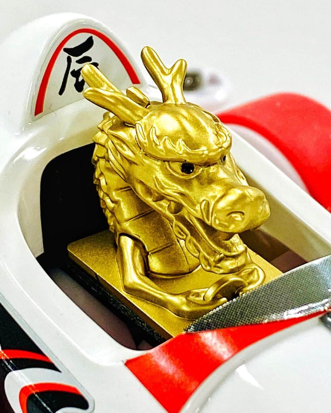 ミニ四駆のインスタグラム：「Please take a good look at the dragon racer. That would be very nice for new year’s celebrations㊗️🐉  #dragon #mini4wd #tamiyamini4wd #tamiya #ミニ四駆」
