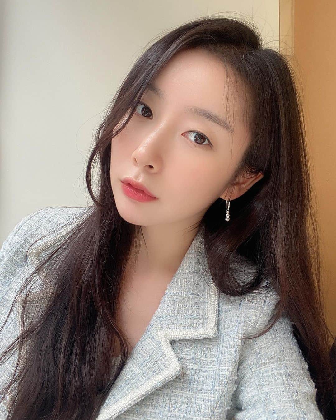 ガヨン のインスタグラム：「어서와- 셀카는 짱 오랜만이지? ◡̈ 🩵」