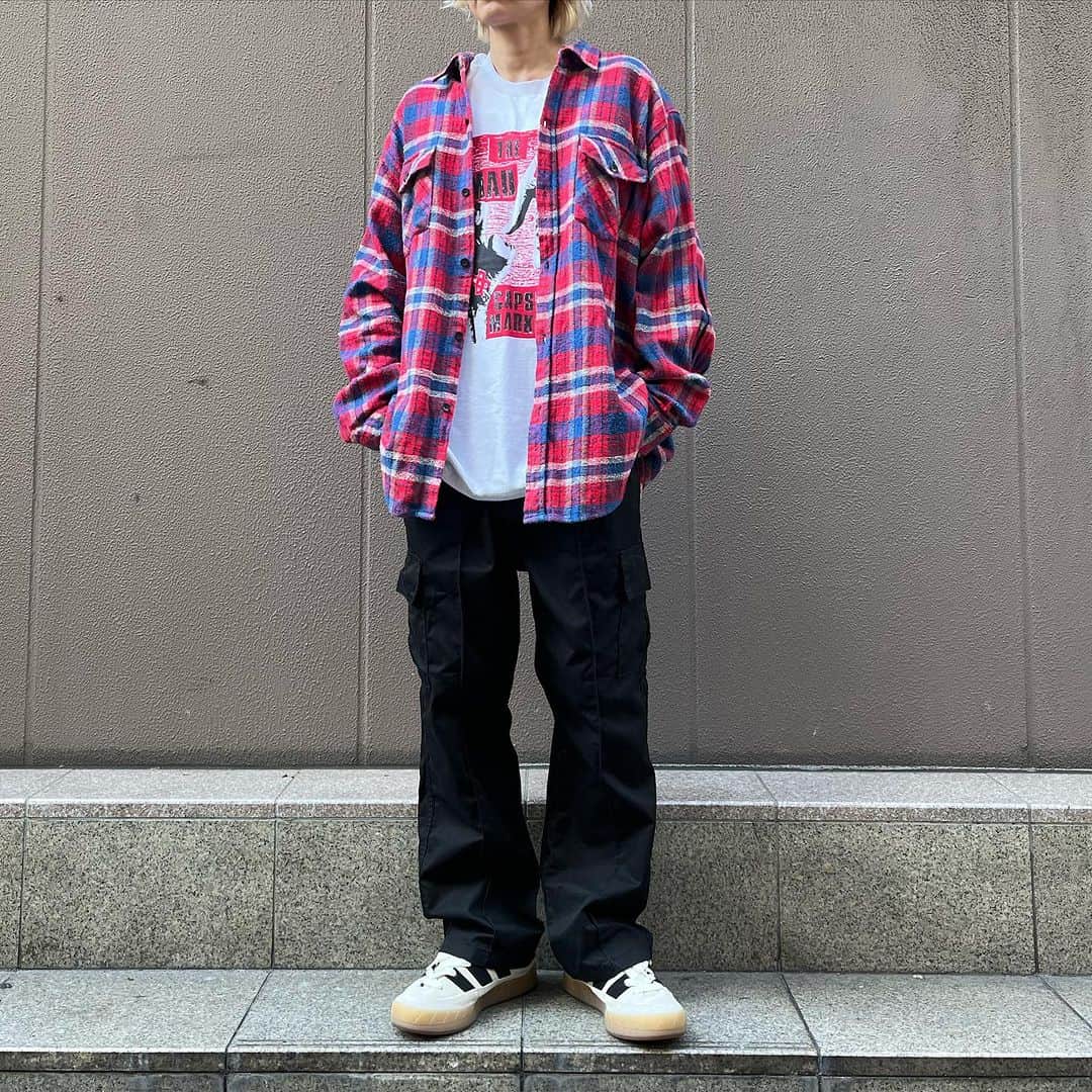 ジャムルのインスタグラム：「REDxBLUEチェック ネルシャツ ¥6200+tax(6820) . カーゴパンツ BLACK ¥5900+tax(6490) .  WEB SHOPに入荷しております。 是非ご覧ください。 jammru.com  #お問い合わせはお電話で承ります #jammru #大阪古着屋#心斎橋古着屋#usedmix #osaka  #fashion  #streetstyle  #streetfashion  #vtg  #vintage  #used  #usedclothing  #古着 #古着屋 #ファッション #70s #80s #90s」