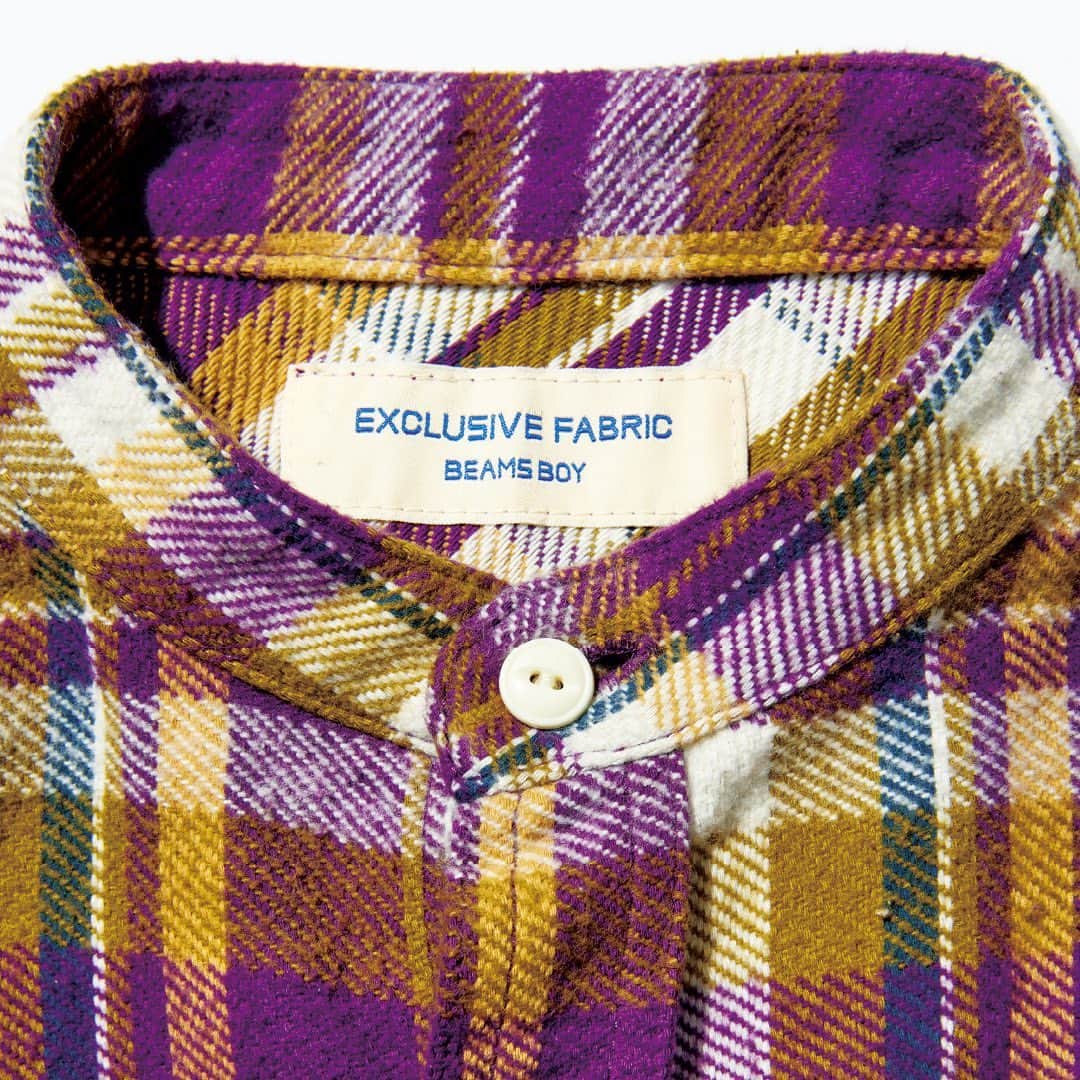 ビームスボーイ原宿さんのインスタグラム写真 - (ビームスボーイ原宿Instagram)「THE INDEX: PREPPY #WORK #WORK PLAIDSHIRT 中世のウェールズで生まれた織物が起源とされている、フランネル。 その生地を使ったアイテムといえば、皆さんご存知のネルシャツです。 シャンブレーシャツより温かく、ウールシャツより扱いやすいネルシャツは、アメリカのワーカーに親しまれ、デニムパンツなどのワークウェアと同様に、アメカジを代表するアイテムにまで発展していきました。  BOYのネルシャツは、毎シーズン柄をアレンジしながら作り続けている定番。 肉厚ながら柔らかい風合いの生地感を使用した、ちょっと野暮ったいくらいの表情が私たちの好み。 こだわり尽くしのディテールにも注目です。  Work Plaid Shirt /  BEAMS BOY / 13110185803 _____________  #index_preppy_beamsboy  👀もっと詳しく！ストリーズハイライト『THE INDEX: BOY』をチェック→🔗  #boys_rule_beams #boys_life_beams #boys_color_beams #boys_film_beamsboy #index_boy_beamsboy #beams #beamsboy #ビームス #ビームスボーイ #ワーク」10月4日 15時54分 - beams_boy_official