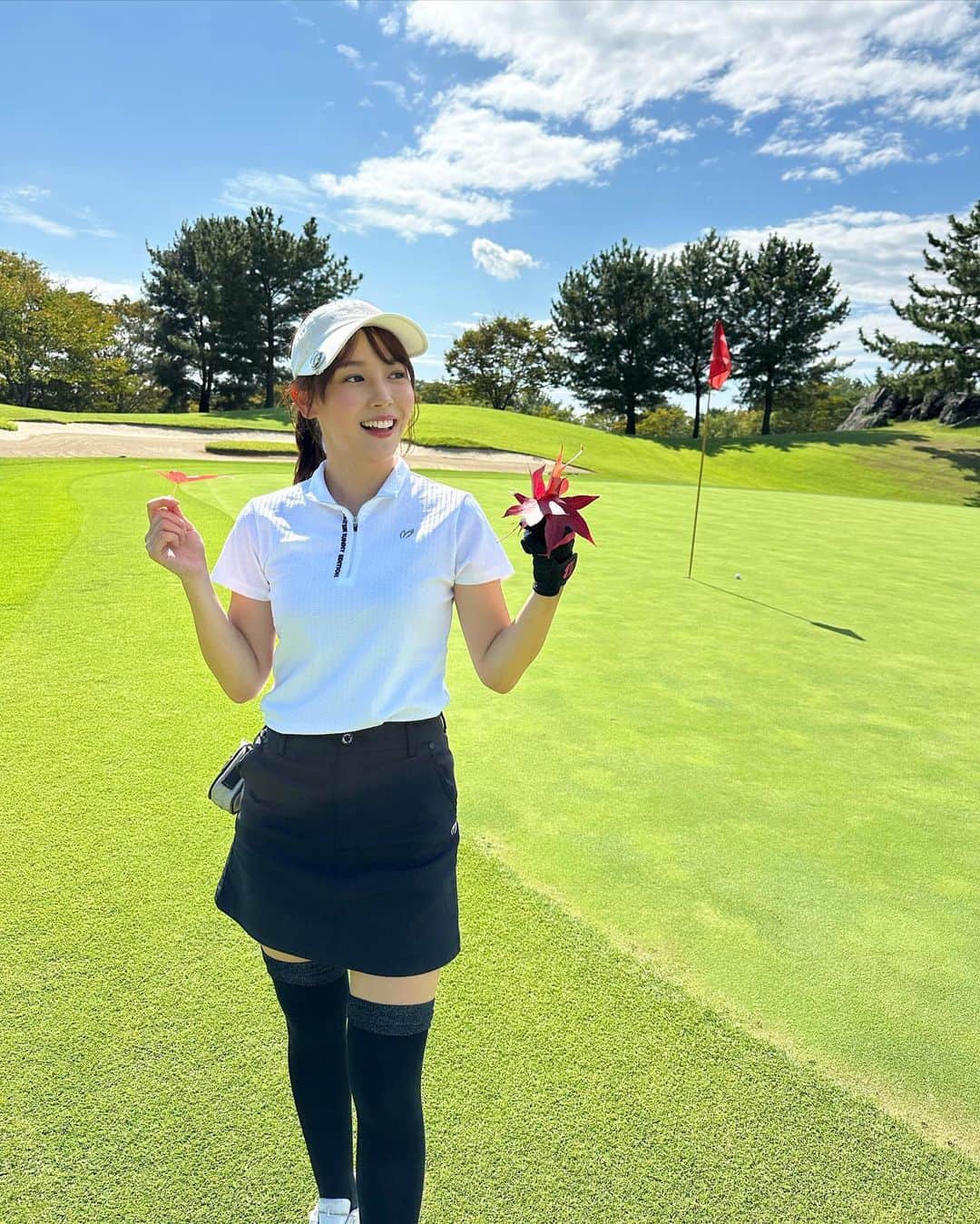 森千晴のインスタグラム：「今週の平日ゴルフ⛳️🍁 最高の秋晴れゴルフでした〜！！！♡  佐野ラーメン食べて帰りました！」