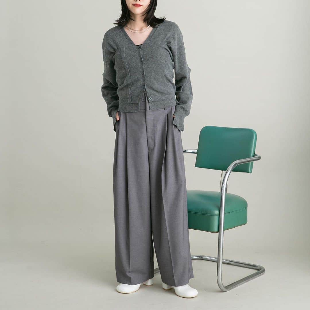 のインスタグラム：「_ newin🛍️  KB37-24V310 レイヤードデザインスラックスパンツ  ¥8,800 taxin  GRAY/BLACK size:36.38」