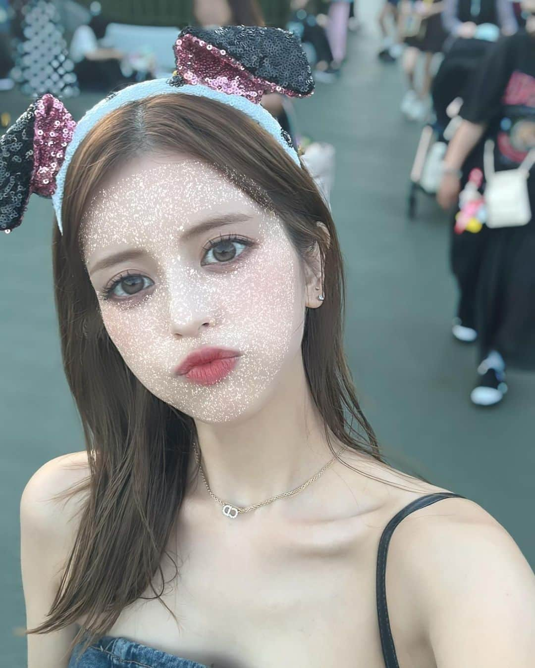 吉崎綾のインスタグラム：「お久しぶりです☺︎ ここ最近全く写真を撮っていない…  お家が大好きでdiyしたり家具を、永遠ネットで調べたりお家の事を夢中でやっていたら気付いたら1週間経ってました🪴🧺笑  今月は９日１４時からのミニイベントがあります！ 全員の質問に答えようと思ってます❀是非遊びに来てください♪  そしてハロウィンもありますね🎃 お楽しみに〜」