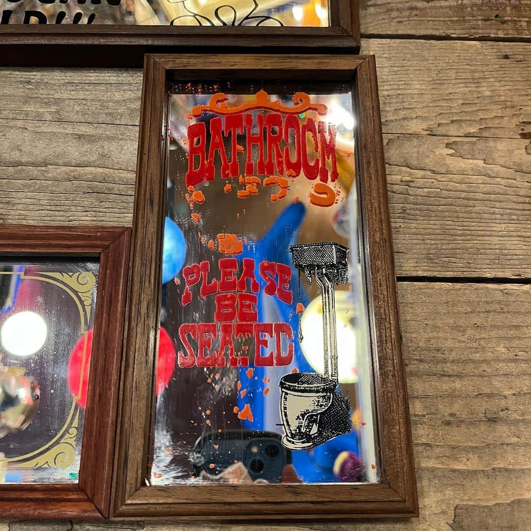 kiarrysさんのインスタグラム写真 - (kiarrysInstagram)「US Vintage Pub Mirror  New in Today.  何枚か不規則に飾るとお部屋のシャレオツ度がぐんっとアップするパブミラー入荷しました。」10月4日 16時11分 - kiarrys