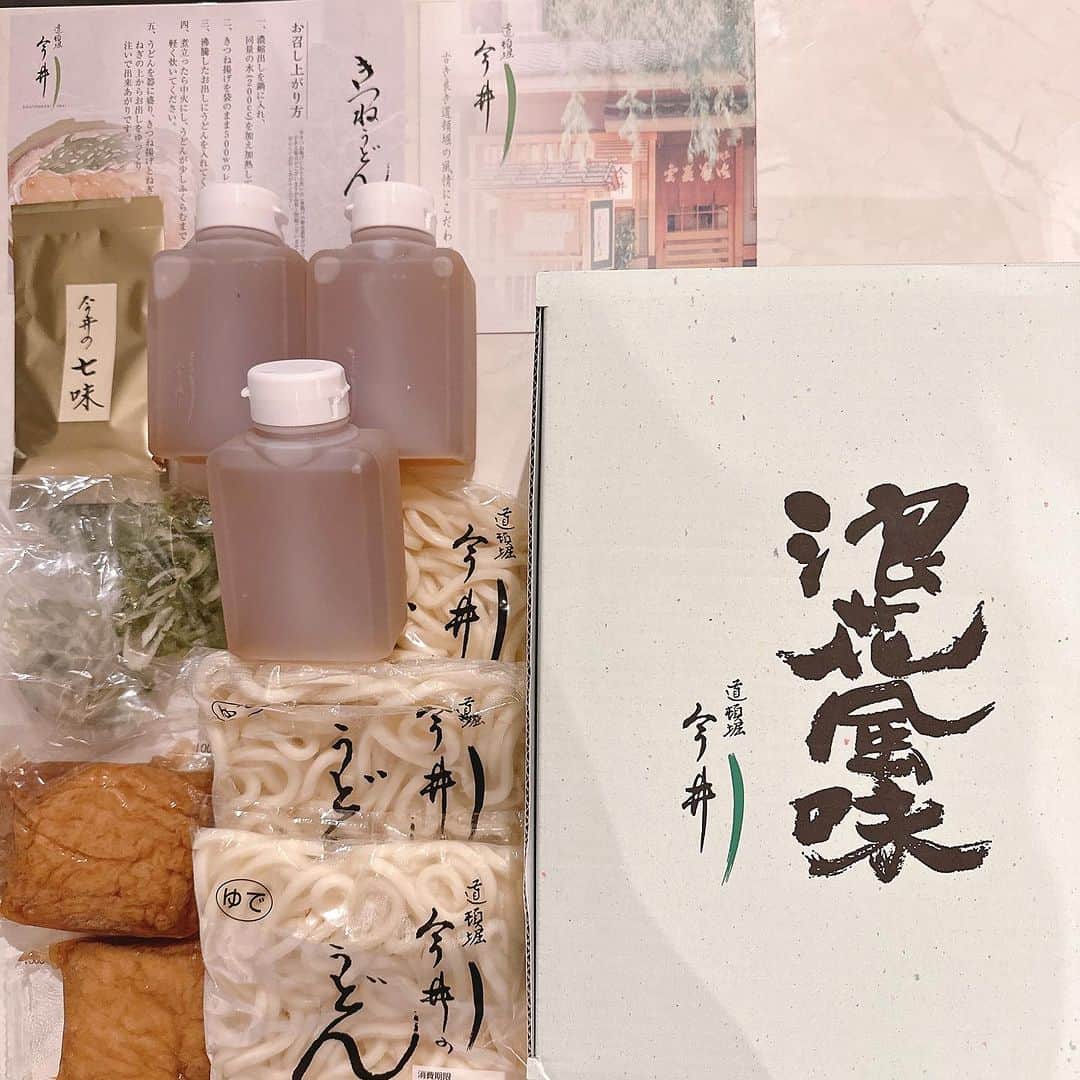堀田祐美子のインスタグラム：「道頓堀今井うどん  関西お出汁にもちもちうどん。  お揚げさんがふわっとしてて噛むとジュワーっと甘い！！  これぞ関西のきつねうどん！！  今井七味がアクセントバッチリ！！  久しぶりに美味しいおうどんをいただきました。  @yumiko_hotta  @t_hearts2020  #堀田祐美子 #yumikohotta  #prowrestling  #プロレス #womansprowrestling  #女子プロレス  #hearts82 #thearts  #道頓堀今井  #きつねうどん」