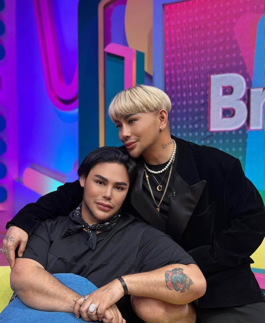 Ivan Gunawanのインスタグラム：「Kembaran ❤️❤️ @carendelano」