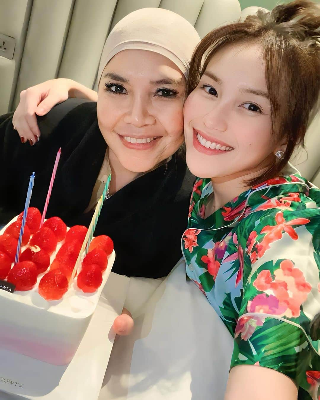 アユ・ティンティンさんのインスタグラム写真 アユ・ティンティンinstagram「happy Birthday Ibuku Trsyg Kesayangan Kita Semua 