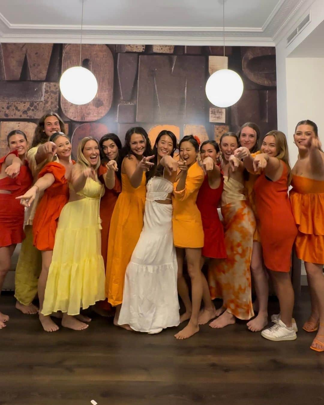 アシュレイ・パークさんのインスタグラム写真 - (アシュレイ・パークInstagram)「when your only sibling is marrying the man of her dreams and wants a bachelorette party in Barcelona, YOU DO A BARCELONA BACHELORETTE… aperol spritz-themed, homemade paella-filled, with all her awesome friends 🍹🥘👰🏻🌞🥂 @audreyhehepark @kimptonvividora」10月4日 7時28分 - ashleyparklady