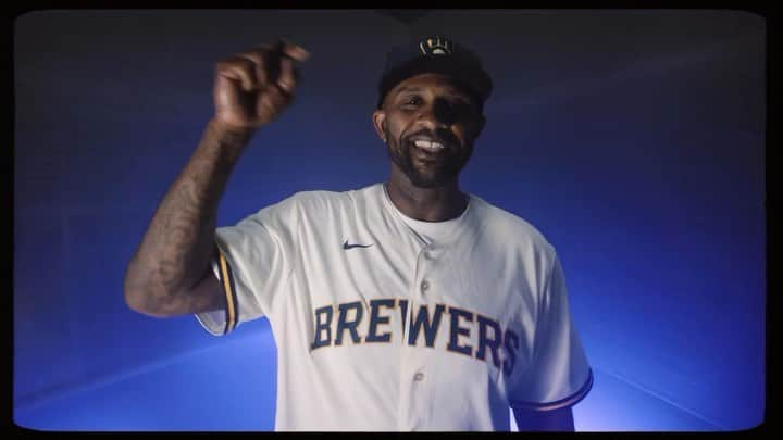 ミルウォーキー・ブルワーズのインスタグラム：「IT. IS. TIME. #BrewerForBattle」