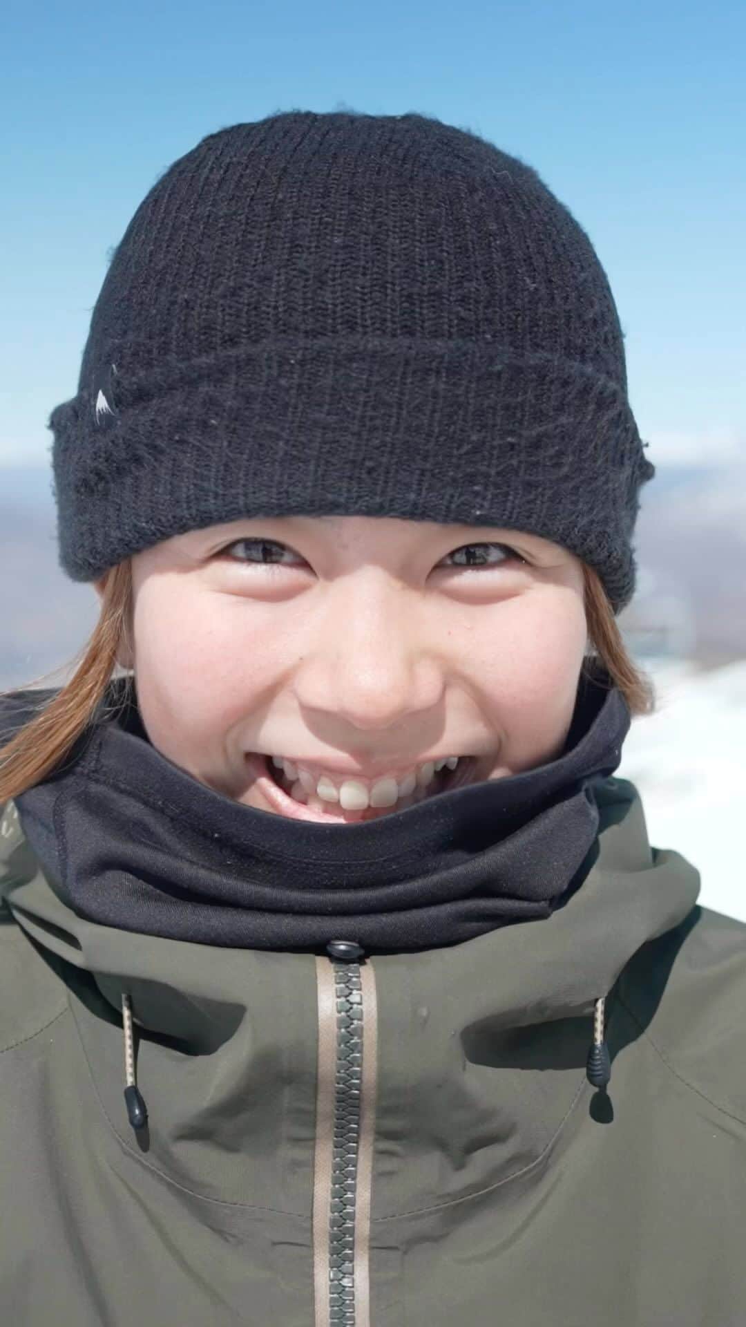 Burton Japanのインスタグラム：「昨シーズンコロラドで行われたワールドカップビッグエアに初出場で初優勝という快挙を成し遂げ注目を集める新進気鋭のウィメンズライダー深田茉莉がBurtonチームへと加入しました。圧倒的な練習量をベースに世界の高みを目指す彼女の挑戦にぜひ注目してください！ 📹: @naoki__utsumi  #Burton #Snowboarding #BurtonTeam」