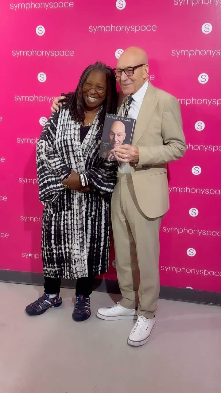 ウーピー・ゴールドバーグのインスタグラム：「Friends for 35 years and counting. Thank you to my dear @WhoopiGoldberg for joining me to debut my memoir #MakingItSo to readers for the very first time. I hope everyone in the audience enjoyed the evening — I did! #MakingItSo is out now ➡️ PatrickStewartBook.com.」