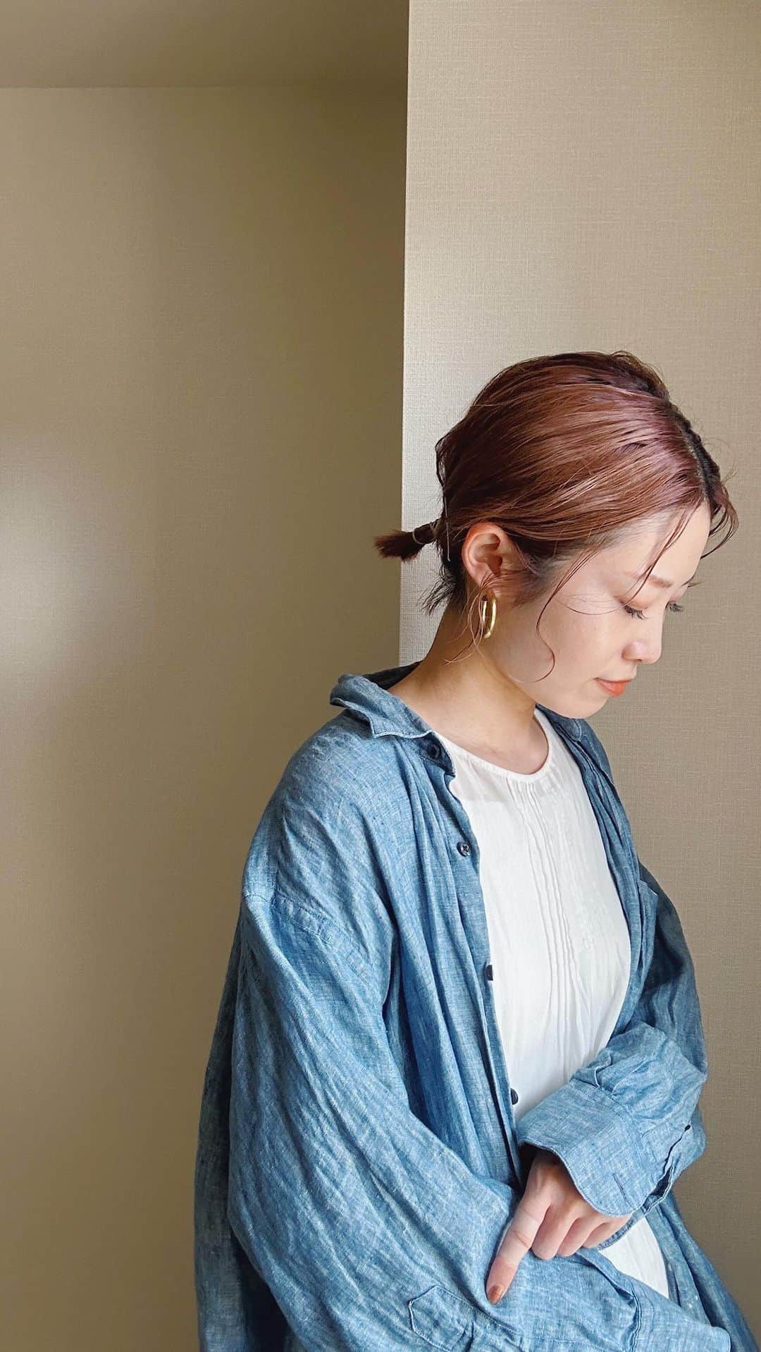 のインスタグラム：「おはようございます🥰 年内のご予約すでにたくさん頂きありがとうございます💕 11月、12月の土日はご予約お取りしにくくなっておりますのでぜひお早めにチェックお願い致します✂️ 久しぶりにアレンジした👼🏻 結べないかと思いきや結べた👍🏻 使ったもの🌷🌷 ⚫︎L/Oバームとオイル（LORENオリジナル） ⚫︎ADSTDSストレートアイロン ⚫︎KOSTKAMMバレッタ ⚫︎YSパークの白ピン スタイリング剤はbaseのネットショップにてご購入可能です🫶🏻いつもご購入下さる色んな県の皆様ありがとうございます🥺💕💕 本日は和田の勤務15時までとなっております✂️ そのお時間までご予約あと少し取れますのでぜひご確認下さいませ🫶🏻 いつもありがとうございます💕  #ボブヘアアレンジ #スタイリング #セルフアレンジ #ヘアアレンジ　 #kostkamm  #hairarrange  #lorensalon」