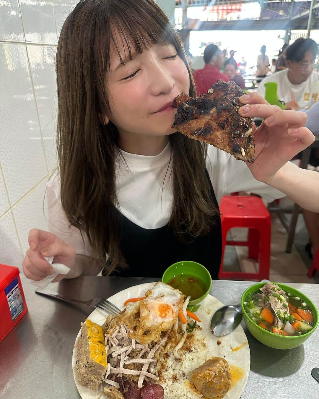 もえのあずきさんのインスタグラム写真 - (もえのあずきInstagram)「ベトナムのローカルフード コムタム🍖 #コムタム#ベトナム旅行 #ベトナム料理 #もえあず#大食い#もえあず旅」10月4日 8時07分 - moeazukitty