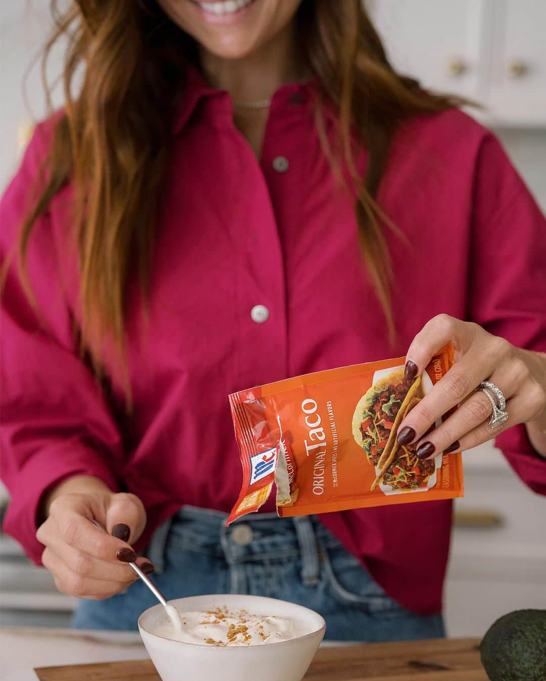 ジョアンナ・ガルシアさんのインスタグラム写真 - (ジョアンナ・ガルシアInstagram)「Family taco night is always a hit in this household 🌮 It's the perfect way for even the pickiest eater to customize their meal. Tonight's toppings include lettuce, tomatoes, shredded cheese, guacamole, sour cream, and freshly squeezed lime. And we can't forget about the protein! We're using ground beef perfectly seasoned with @McCormickSpice Original Taco Seasoning Mix, made with simple, clean ingredients and bursting with delicious flavor, no matter which base you choose. How are you celebrating National Taco Day? #McCormickPartner #ad #NationalTacoDay」10月4日 22時00分 - jogarciaswisher