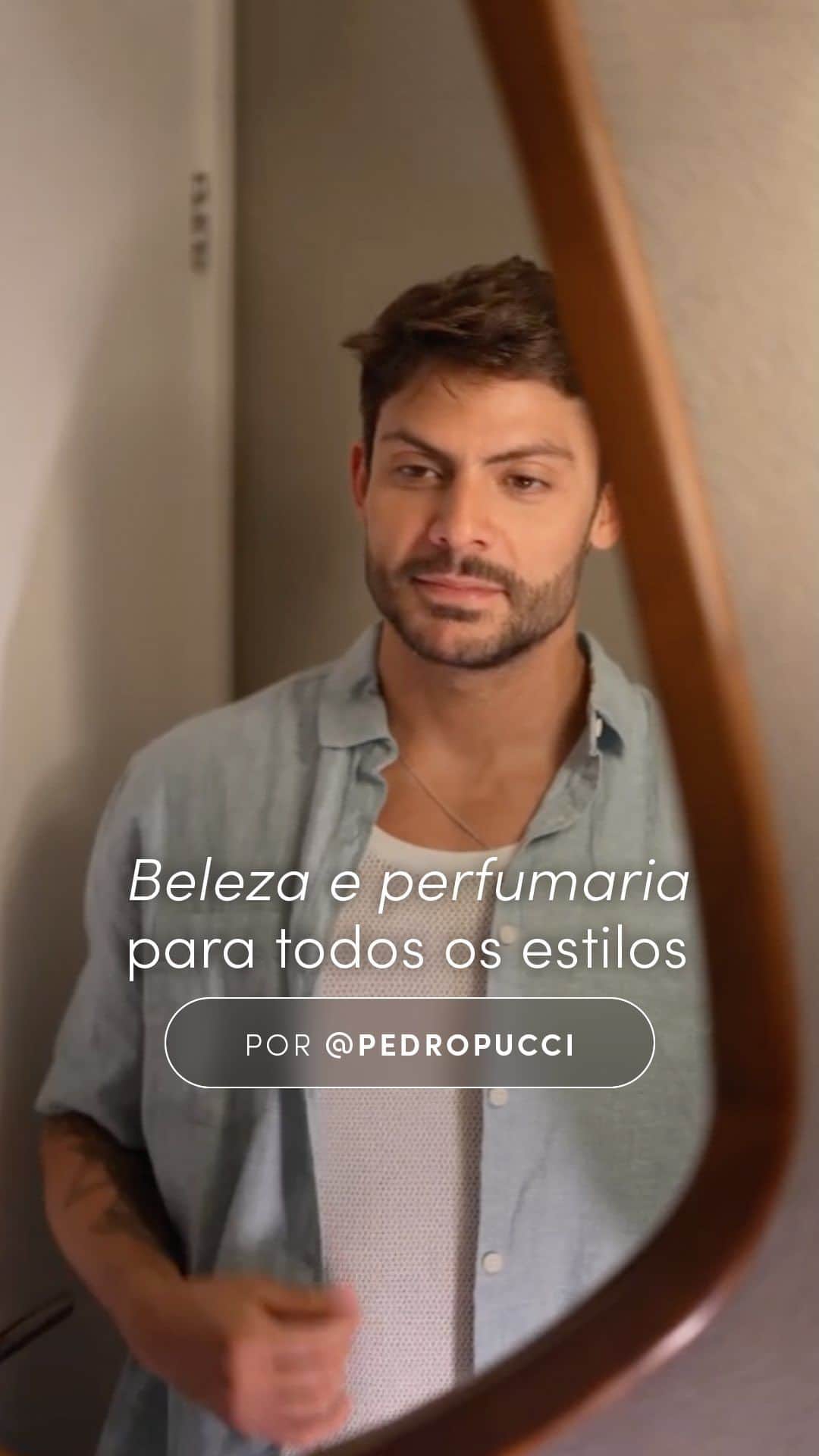 ロジャス・レナーのインスタグラム：「Meta do dia: escolher seus produtos de beleza e perfumaria favoritos! ✅ O @pedropucci mostra que, além dos looks, aqui você encontra tudo para sua rotina de autocuidado. Garanta os seus preferidos pelo site, app ou lojas. #SquadTáNaRenner #Beleza #Autocuidado #Skincare #Bem-Estar #ModaMasculina   camisa comfort 631200341 | óculos de sol 830447055 | camisa comfort 672644829 | kit skincare 819661165 | perfume carolina herrera 549650300 | difusor de ambientes 672076155 | home spray bamboo 565155181 | regata em tricô 638445439 | massageador facial oceane 7010702306746 | óleo facial 775247711 | tônico facial 775247738 | camisa comfort básica 560915233」
