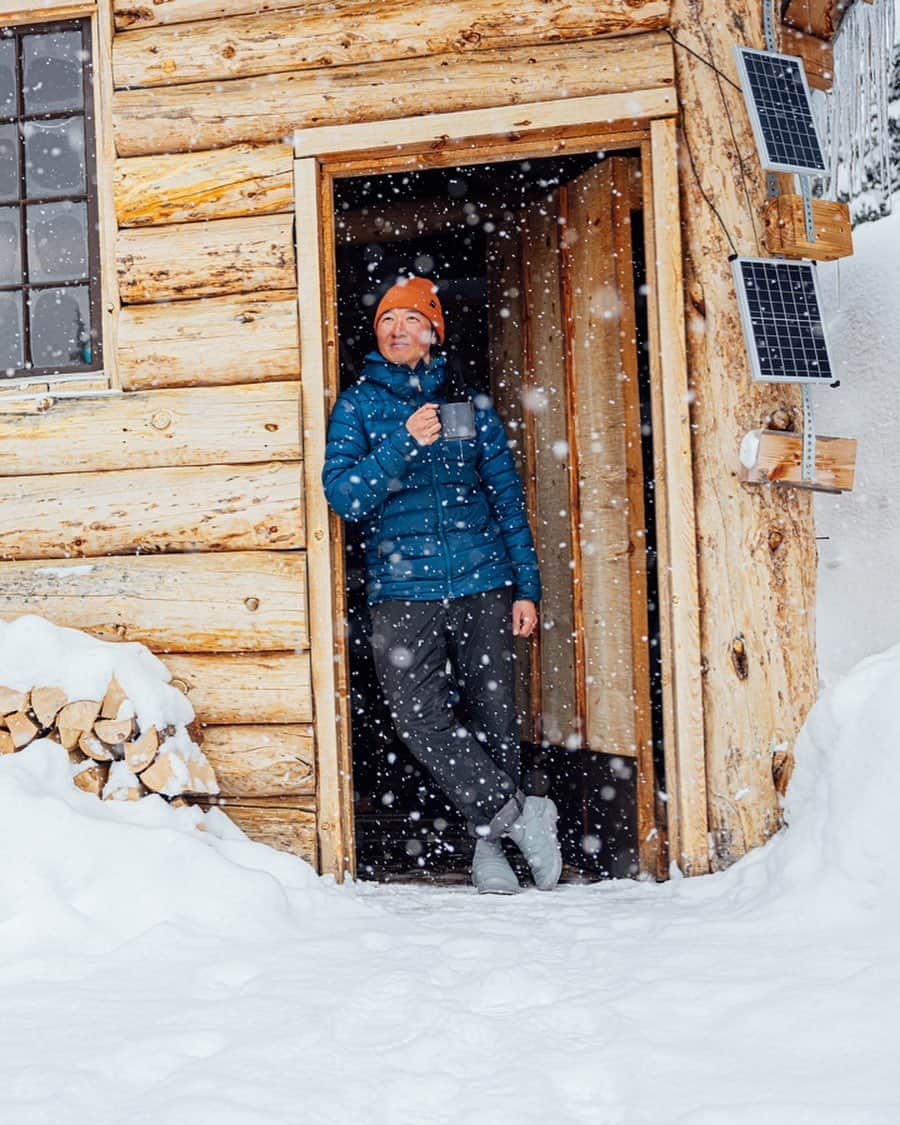 オボズのインスタグラム：「🔜❄️  Whether we we’re out exploring snow-covered trails or sipping tea near a fireplace, the winter season is just around the corner.  Has your insulated footwear or warm, cozy slip-ons made their seasonal appearance yet?  #obozfootwear #truetothetrail」