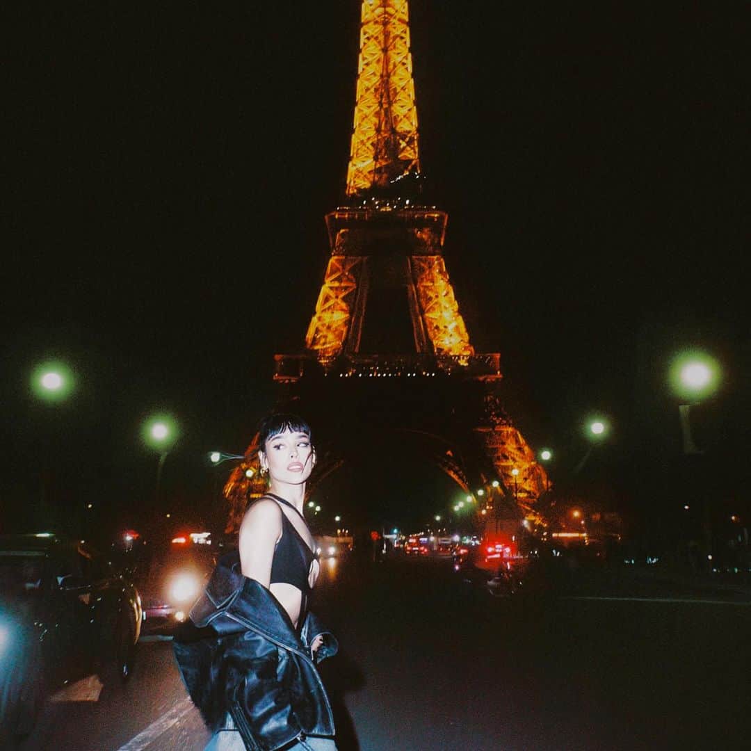 Danna Paolaのインスタグラム：「París siempre es un SI. 🥐」