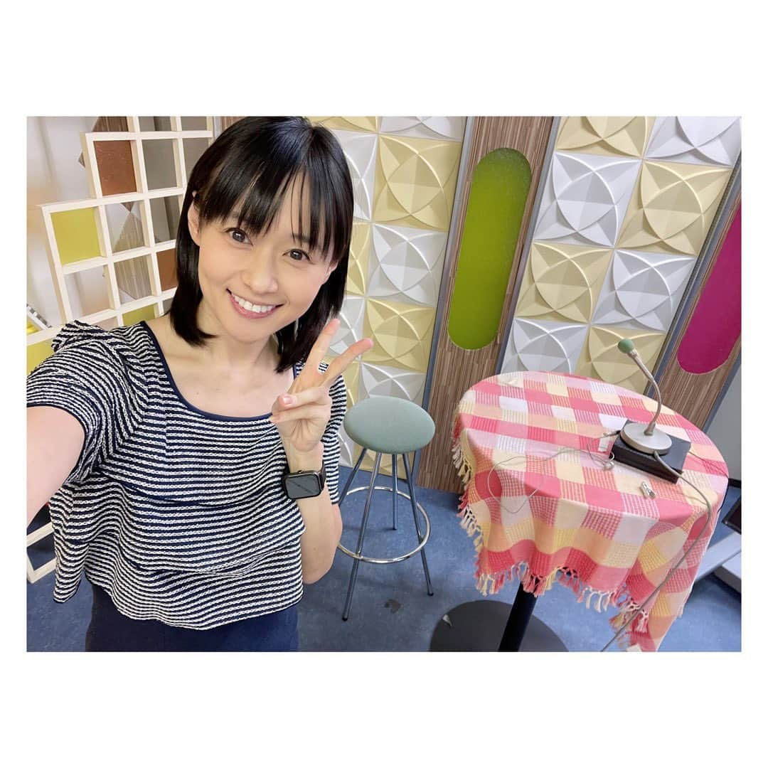 柳野玲子のインスタグラム：「🎙️お仕事復帰🎙️ 娘が #生後3ヶ月 を過ぎ順調に成長しているので、 #お仕事 #復帰 させていただいてます🥰  #産休 に入るまで #出演 させていただいてましたJ:COM「ジモト応援！つながるNews」が先月終了し（番組をご覧いただいた皆さん、収録先に会いに来てくださった皆さん、ありがとうございました！！）、新番組「ジモトトピックス」がスタート‼️ ニュースを読んでおります💓  先月からは家でできるお仕事もやっており、子供達が寝た後に一仕事💻  毎日眠いけど、少しずつお仕事も頑張りたいと思います😊✨  #フリーアナウンサー #収録 #ジェイコム #ジモトトピックス #ジモトピ #仕事復帰 #2歳児 #2歳児ママ #0歳 #0歳児ママ #2児ママ」