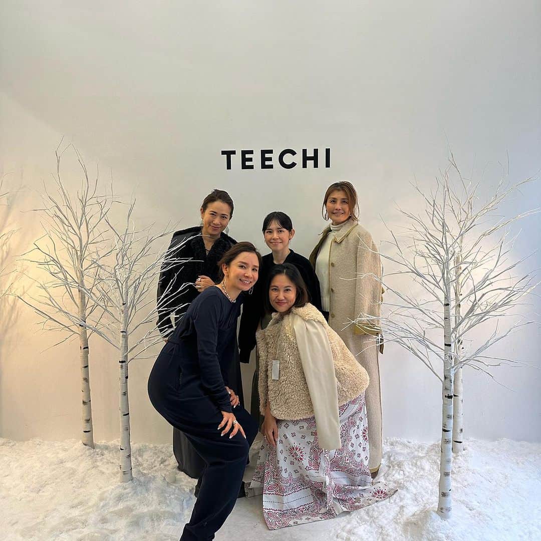 増山敬子さんのインスタグラム写真 - (増山敬子Instagram)「♻️アカウント→@fvecmarket   おっはよー！ すっごく可愛いいリサイクルアイテムが届いているのになかなか撮影ができない。。♻️お楽しみに♡  ペイズリー柄が可愛いワンピース @sacaiofficial #sacai #サカイ   バックはしっかり物が入る @off____white #offwhite   そして初めて @natsumi0086 ちゃんのバックのブランド　@napa_jp_official  をみれた♡ミニバックからビックサイズまで軽くてしっかりしてるyo!  @canako__nishimura さんの @teechi_official も初めてみにいけて、シルエット美だけではなく、洋服自体に防寒機能がついてたり、こだわりがとってもあるお洋服でした♡」10月4日 8時51分 - keikomasuyama