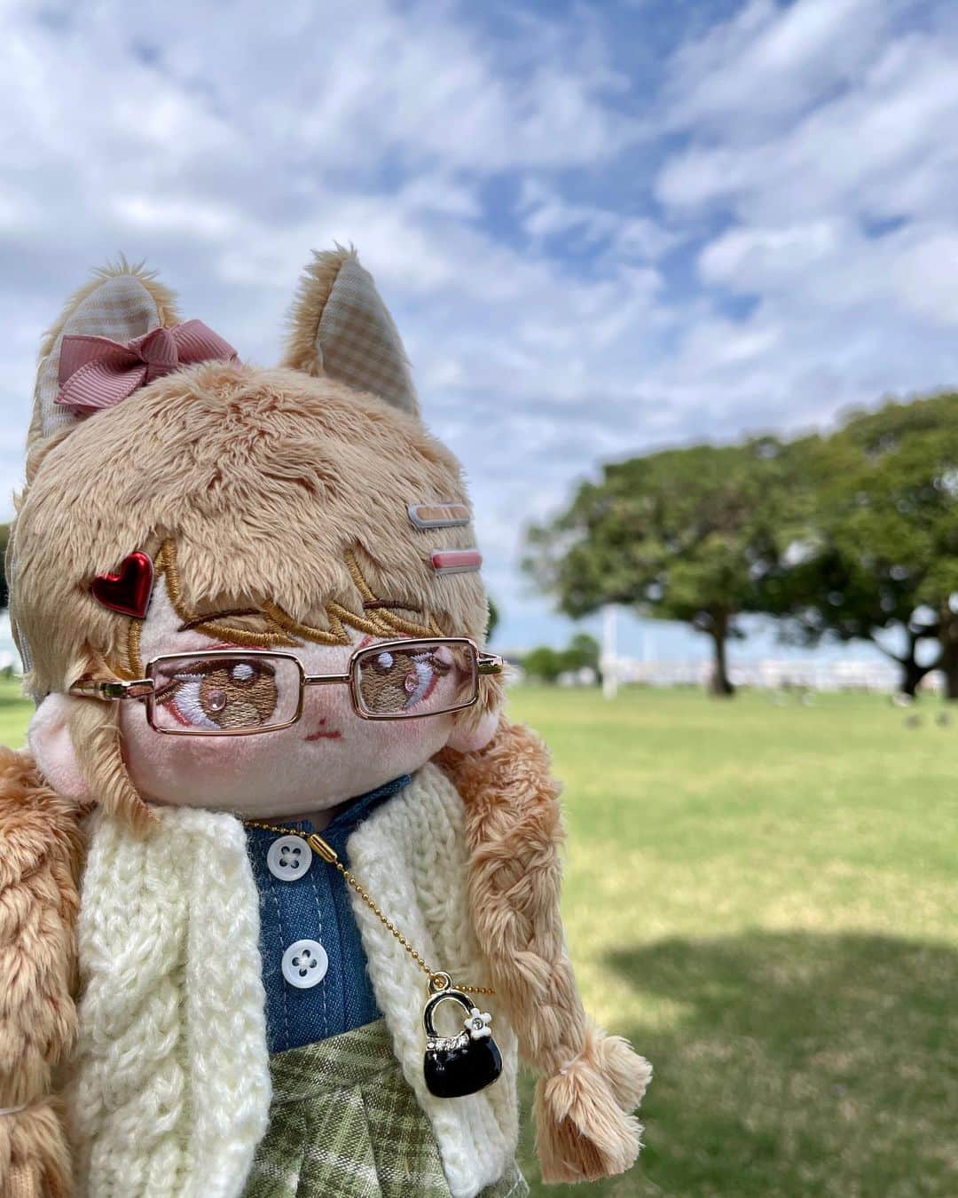 此ノ木よしるのインスタグラム：「ぬいは手軽に外に連れ出せて👍  漫画とイラストは新アカウントに移行中です→@konogiyoshiru  #無属性ぬいぐるみ  #15cmぬいぐるみ #棉花娃娃 #人形」