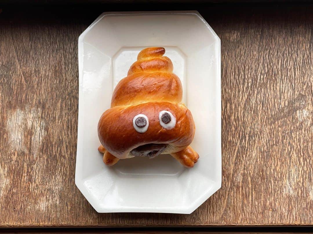 甲斐みのりさんのインスタグラム写真 - (甲斐みのりInstagram)「・ 甘いパンも 朝おやつ。  #朝おやつ #日本全国地元パン #朝おやつ朝おやつ ＃地元パン」10月4日 9時10分 - minori_loule