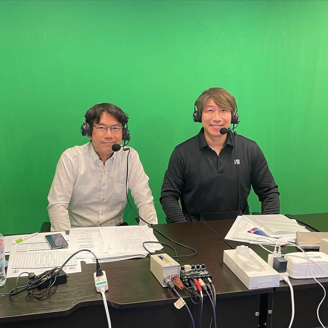 多村仁志さんのインスタグラム写真 - (多村仁志Instagram)「. 今日からMLBはポストシーズン！ ワイルドカード初戦を槇嶋範彦アナウンサーと共に解説。 前田健太投手所属のMIN vs 菊池雄星投手所属のTORは、MINが2004年にNYYから勝って以来アメリカ4大スポーツの歴史の中でのポストシーズン最長連敗を18で止める勝利！ MINが理想的な試合運びでディビジョンシリーズへ王手としました！  #SPOTVNOW @spotvnow_jp #MLB #postseason #AmericanLeague #wildcard @twins @bluejays」10月4日 9時02分 - hit_tamu