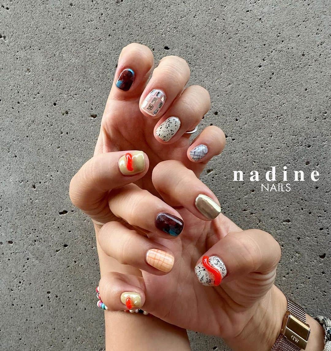 nadineNAILSさんのインスタグラム写真 - (nadineNAILSInstagram)「マルチデザイン☺︎꒡̈⃝⌄̈⃝¨̮かわいい〜 ありがとうございました * * *   #brownnails #autumnnails #凸凹ネイル #立体ネイル #ぷっくりアート #サンドネイル #ニュアンスネイル #マルチデザイン #アースカラーネイル #大人ネイル#大人可愛いネイル#nailart #naildesign#tgel #nailstaglam#手描きネイル#美甲#指甲#젤네일#네일아트#에일살롱」10月4日 9時11分 - nadine_nails_