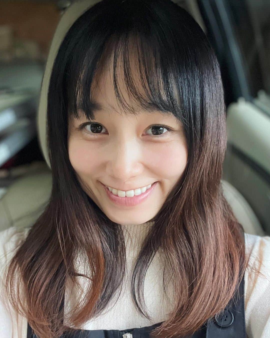 野村日香理さんのインスタグラム写真 - (野村日香理Instagram)「おはよ〜。髪の毛伸びました🐎 １０月も宜しくお願いします。 がんばろっ(^ ^)  #１０月#お仕事#行ってきます#さむいです」10月4日 9時25分 - nomura.hikari