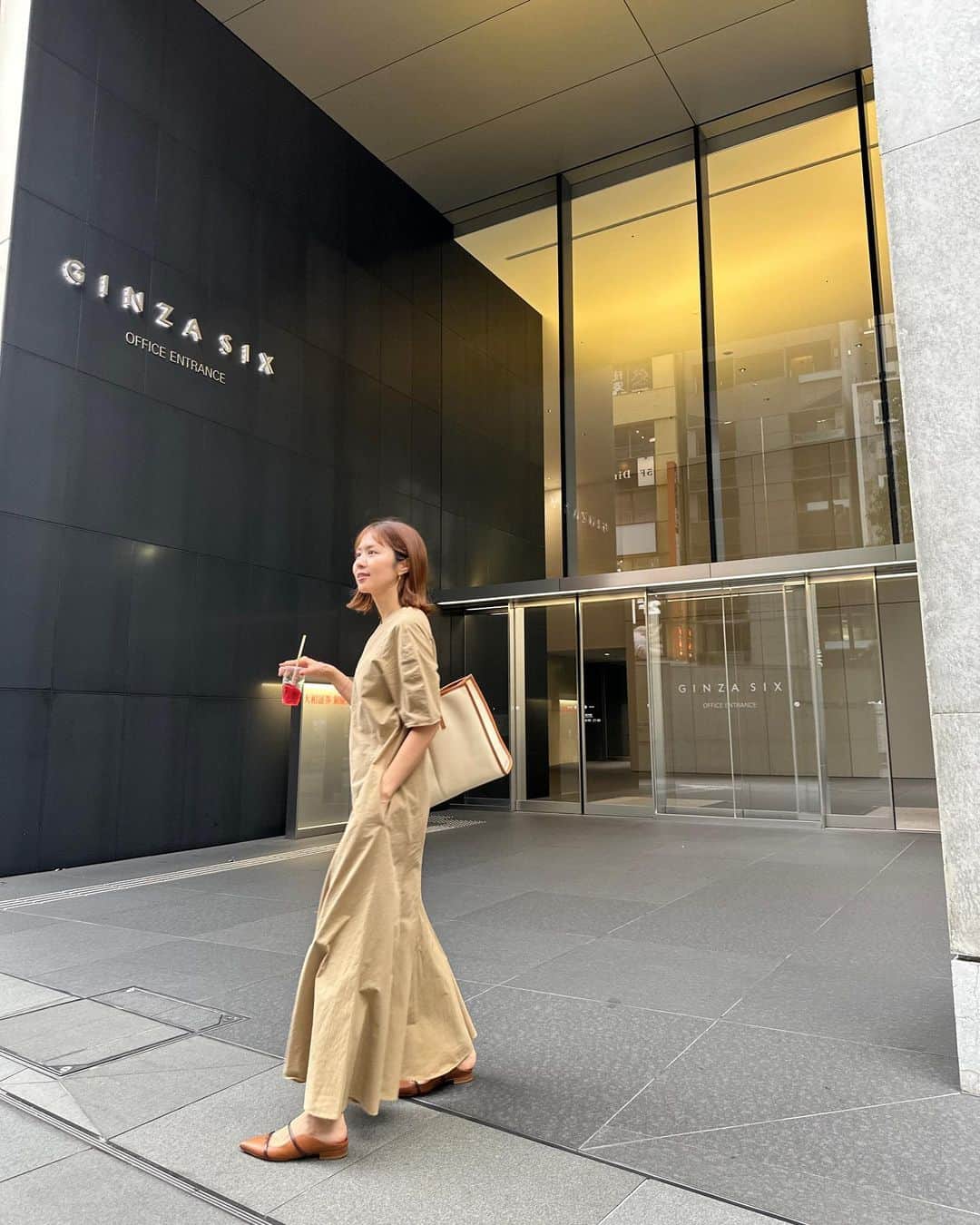 安藤絵里菜のインスタグラム：「・ 一昨日まで背中開きのワンピ着てたのに😂 今朝の東京は20℃を下回って冷んやり🍂  前回と前々回の投稿に、沢山のコメントありがとう♡  #秋#october#秋コーデ」