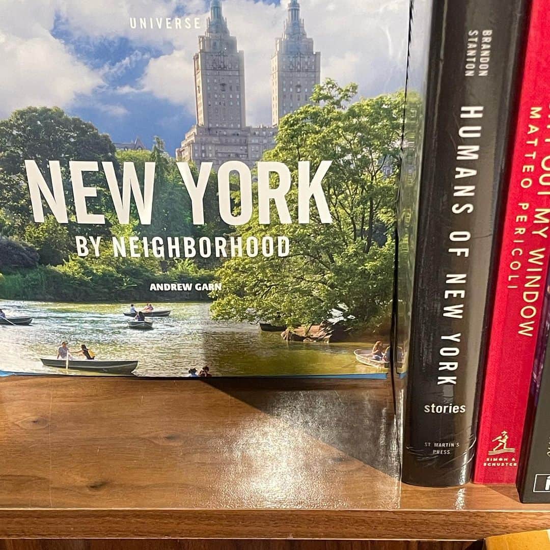 청담 수케이크 (atelier soo)さんのインスタグラム写真 - (청담 수케이크 (atelier soo)Instagram)「ㅡ In  New York 🗽🎠 흥미로운책. 날씨맑음   #newyorkworkshop  #세번째뉴욕」10月4日 9時32分 - soocake_ully