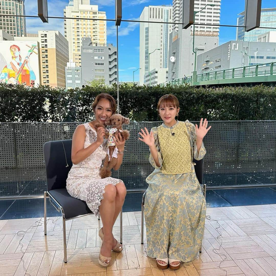 高橋みなみさんのインスタグラム写真 - (高橋みなみInstagram)「テレビ東京 ロードtoショーダンス✨ オンエアの時間と曜日が変更になります！ 毎週金曜　夕方5時15分からだったのが 毎週木曜夕方5時5分からにー✨🤗  チャレンジペア3組が奮闘中！！ 皆さん引き続き応援よろしくお願いします✨🥺  #ロードtoショーダンス #テレビ東京 #tv  衣装👗 1枚め トップス @lanvin_en_bleu_womens  ビスチェ、スカート @labelleetude_official  イヤリング @gyelep サンダル @dianashoespress  2.3枚め @masaco_teranishi  イヤリング @anchelion  サンダル @dianashoespress」10月4日 9時35分 - taka37_chan