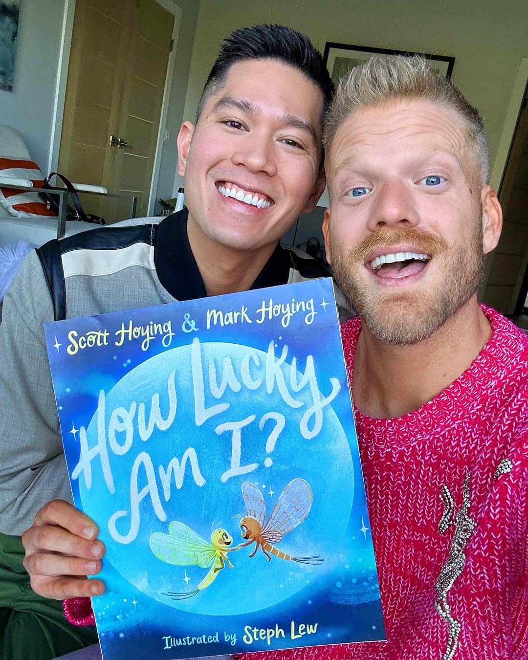スコット・ホアイングのインスタグラム：「WE HAVE A COVER FOR OUR DEBUT PICTURE BOOK, “HOW LUCKY AM I?” 😭  It started with Mark rescuing a little fly that flew into our freezer… Which sparked an idea to write a picture book… Which was followed by a first draft… Which then led to recording a song for it… Which led us to our amazing book agents @alexandraanne31 @losxmichael at CAA… Who then helped us reach out to publishers… Which led us to partnering with the amazing team at @MacKidsBooks @kate_a_farrell @annmarie.wong  Who guided us through a few more drafts and then led us to working with the mindblowingly gifted illustrator stephlewart Then after final tweaks and a stunning orchestration by @aj_sealy , “How Lucky Am I?” is officially COMPLETE… …which leads us to this emotional MOMENT!   Our COVER REVEAL! 😭  We honestly can't believe how lucky WE are to be publishing “How Lucky Am I?” with such a gorgeous cover! 😭 It’s truly a DREAM! Thank you SO SO much to Steph Lew for this beautiful piece of art (and for every stunning page of the book!) and thank you @MacKidBooks @henryholtbooks @macmillanusa for believing in us and helping us bring our lil mayflies to life!   It hits shelves May 21, 2024!!  Link in bio to preorder your copy now!   (The song you’re hearing is a tease of the book’s song! 🥹🫶)」