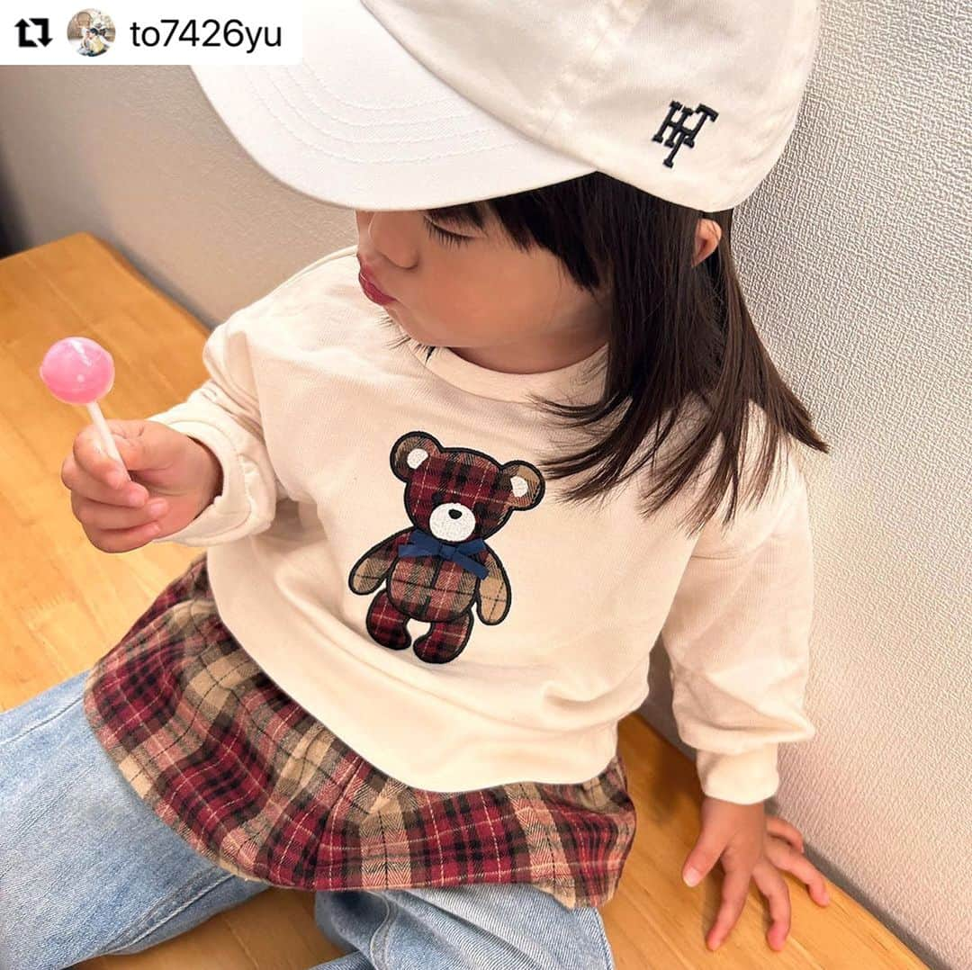 西松屋さんのインスタグラム写真 - (西松屋Instagram)「▷ Thank you for posting 🐰  西松屋アイテムをご購入いただいたステキな投稿をご紹介します✨  ୨୧┈┈┈┈┈┈┈┈┈┈┈┈୨୧ 📷@coco_daysさん トップスからボトムス・小物まで、着回し全身コーデができるアイテムたちのご紹介ありがとうございます✨ ケーブルニットも、チェック・コーデュロイスカートも秋冬コーデに欠かせないアイテム🍂😚 秋のお出かけが楽しみですね💖  📷@lino.to.nikoさん くすみカラーが可愛いジャンパー🌷 フードが付いていないので、保育園などの通園アウターにもおすすめ♬ 姉妹でのオソロコーデとってもお似合いです☺  📷@to7426yuさん くまがワンポイントのトレーナー🐻 裾のチェック柄がとってもガーリー✨重ね着風デザインなので1枚でおしゃれ◎ デニム合わせとっても可愛いです💓  皆さまありがとうございます☻ ୨୧┈┈┈┈┈┈┈┈┈┈┈┈୨୧  ※掲載商品の価格は投稿時の価格です。 ※掲載商品は実物と色が異なる場合がございます。 ※掲載商品は、時期や店舗により取り扱いがない場合がございます。ご容赦くださいませ。  ・━・━・━・━・━・━・━・ 📣ご質問やコメントへのご返信は致しかねますが、 サービス向上のための貴重な情報として、スタッフが拝見しております。  📣#西松屋これくしょん もしくは @24028.jp を付けて投稿してね！ こちらの西松屋公式アカウントで紹介させていただくかも♪ 皆さまの投稿お待ちしております☺︎  ※DMであらかじめご連絡を差し上げ、許可を頂いた投稿のみを紹介させていただきます。 ※DM内で外部サイトへの遷移や個人情報の入力をお願いすることはございません。 ・━・━・━・━・━・━・━・  #西松屋 #nishimatsuya #24028 #秋服 #秋コーデ #ニット #くま柄 #オソロコーデ #姉妹コーデ #保育園コーデ #子供服 #女の子服 #女の子コーデ #むすめふく #むすめこーで #キッズコーデ #西松屋コーデ #西松屋キッズ #おしゃれキッズ #赤ちゃん #ベビー #キッズ #子育てママ #赤ちゃんのいる暮らし #赤ちゃんのいる生活 #子供のいる暮らし #子どものいる暮らし」10月4日 9時50分 - 24028.jp