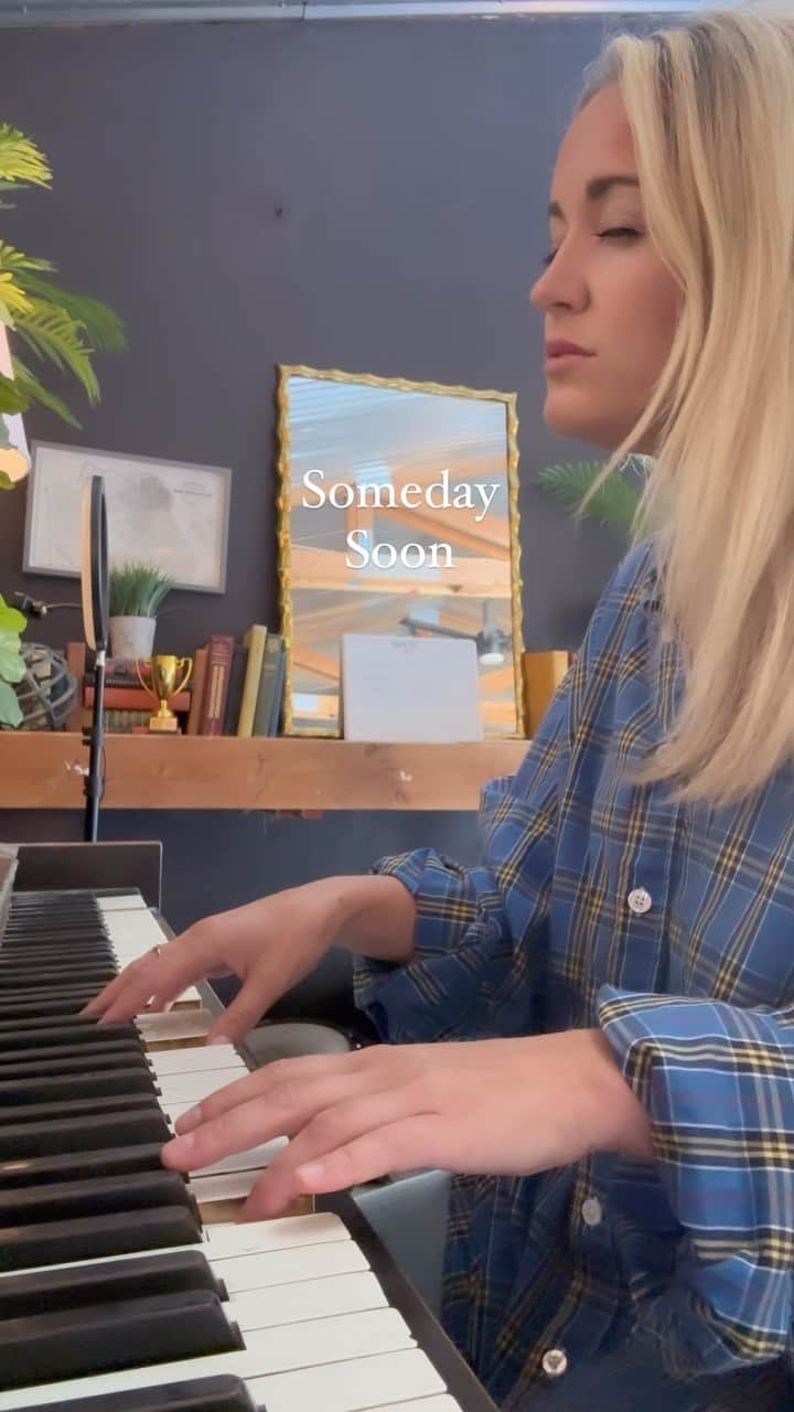 ブリット・ニコルのインスタグラム：「Someday Soon - Still writing this one 📝🌙🌠」