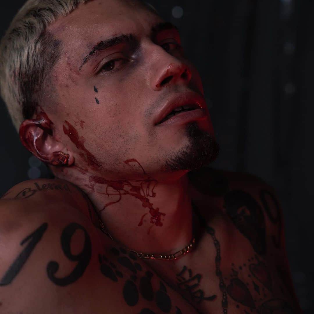 カーター・スミスのインスタグラム：「THIS ONE IS 🔥 @jonnyinkk for ALL THE DEAD BOYS」