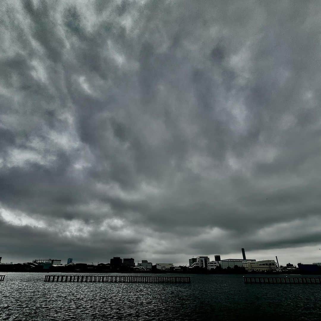 武井義明さんのインスタグラム写真 - (武井義明Instagram)「東京湾岸曇天。」10月4日 10時15分 - bebechef