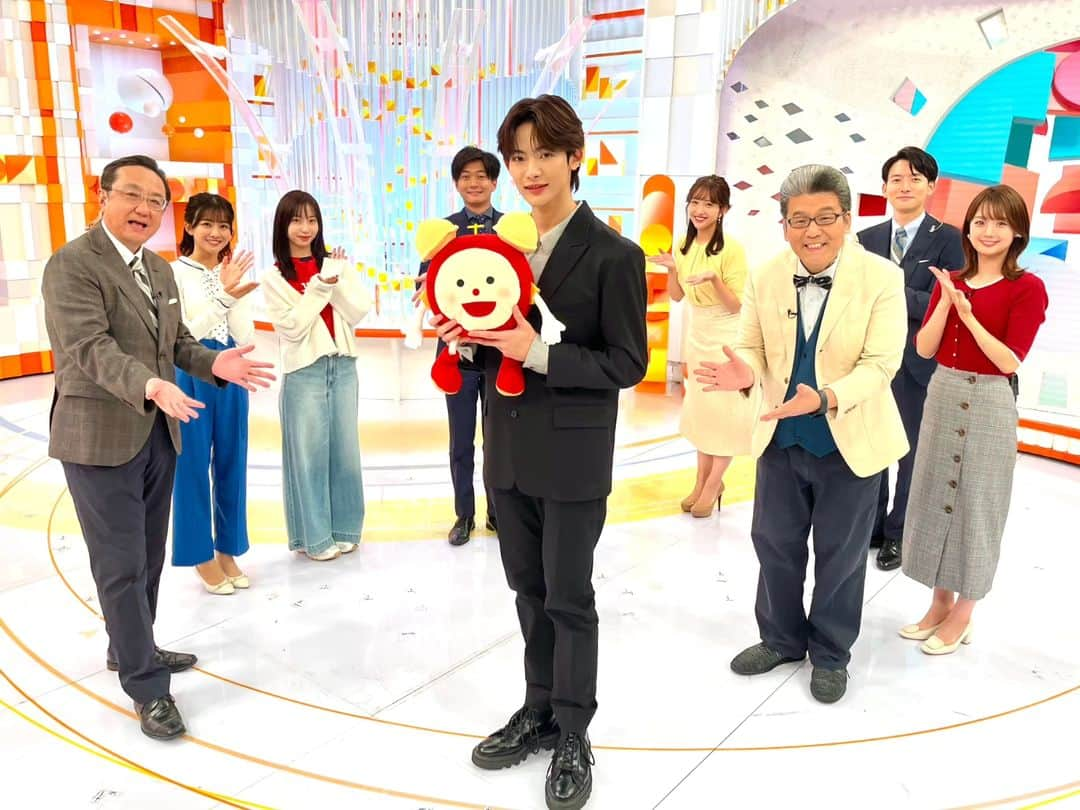 フジテレビ「めざましテレビ」さんのインスタグラム写真 - (フジテレビ「めざましテレビ」Instagram)「きょう4日（水）は #マンスリーエンタメプレゼンター #NOA さんが初回の生出演🎉  普段全く緊張しないタイプなのにスタジオに入ってからVTRを紹介している最中も足がガクガクしていたんですって😅  仲良しの #ミキ さんからのコンテンポラリーダンスのむちゃぶりにも神対応🕺さすがでした～⏰❣️  #めざましテレビ」10月4日 10時36分 - mezamashi.tv