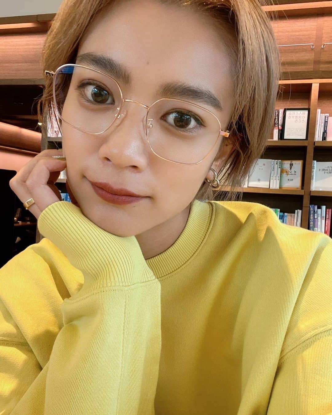 平アスカさんのインスタグラム写真 - (平アスカInstagram)「NEW LIPいいかんじ♪ あきふくたのし🤎♥️ . . ネイルもだけど秋は赤があつまるっ . . @narscosmeticsjapan  #nars #newlip #autumn #narscosmetics #beauty #selfie #y3」10月4日 10時39分 - asucataira