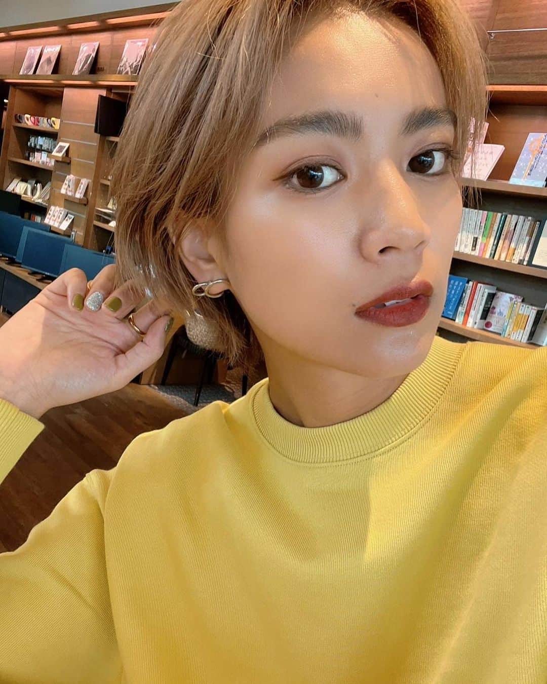 平アスカさんのインスタグラム写真 - (平アスカInstagram)「NEW LIPいいかんじ♪ あきふくたのし🤎♥️ . . ネイルもだけど秋は赤があつまるっ . . @narscosmeticsjapan  #nars #newlip #autumn #narscosmetics #beauty #selfie #y3」10月4日 10時39分 - asucataira