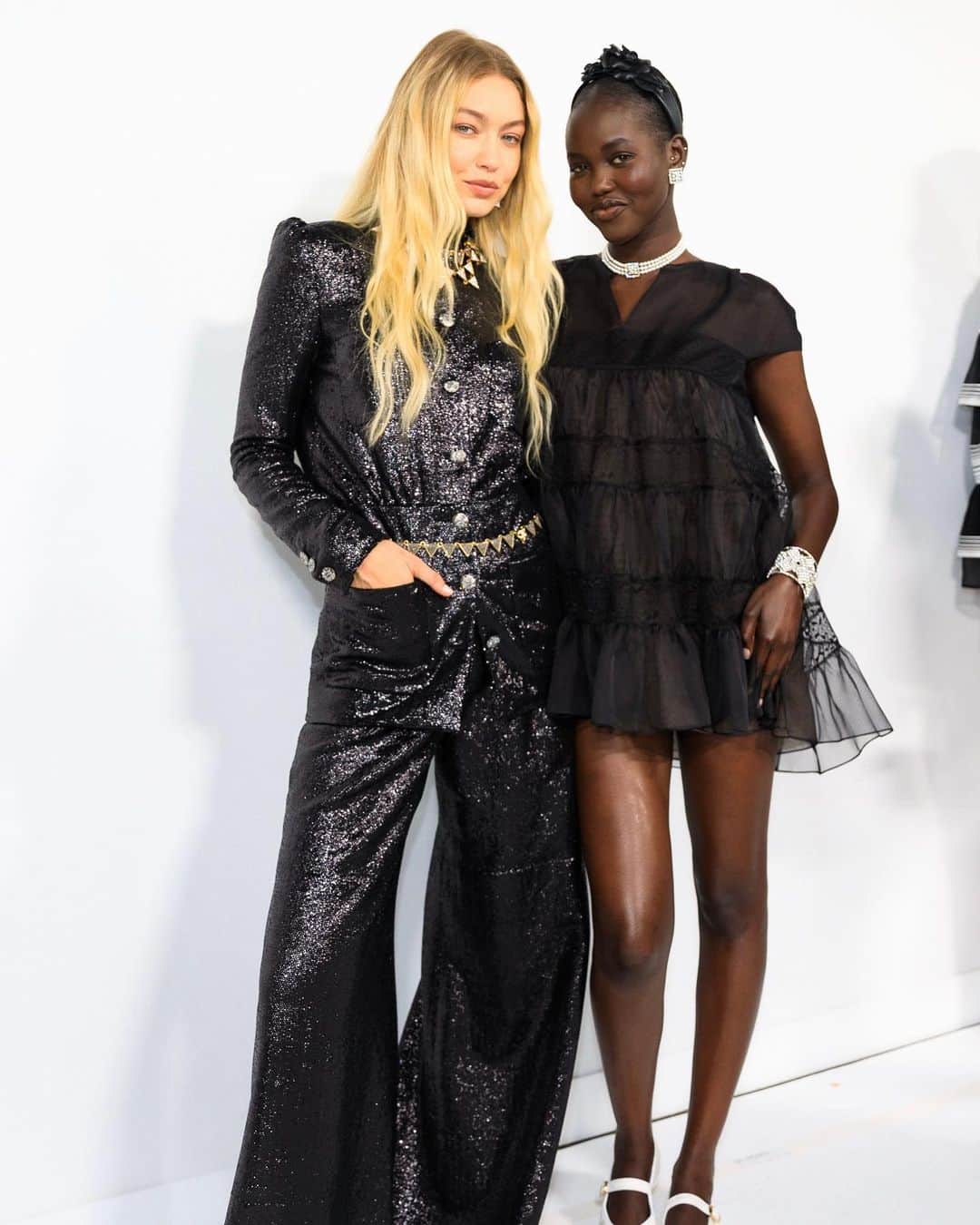 のインスタグラム：「A look behind the scenes of @chanelofficial’s spring 2024 show on the final day of #ParisFashionWeek. In the City of Lights, creative director Virginie Viard focused her latest runway on an easy-living French vacation—"a casual summer walk around a Chanel wardrobe, lightly inspired (more later) by the Villa Noailles in the south of France," @sarahmower_ writes in @voguerunway's review. "It was a little bit 1920s to the eyes of fashion historians, but also very simply of the now." Tap the link in our bio to see every look from the runway. Photographs by @styledumonde」