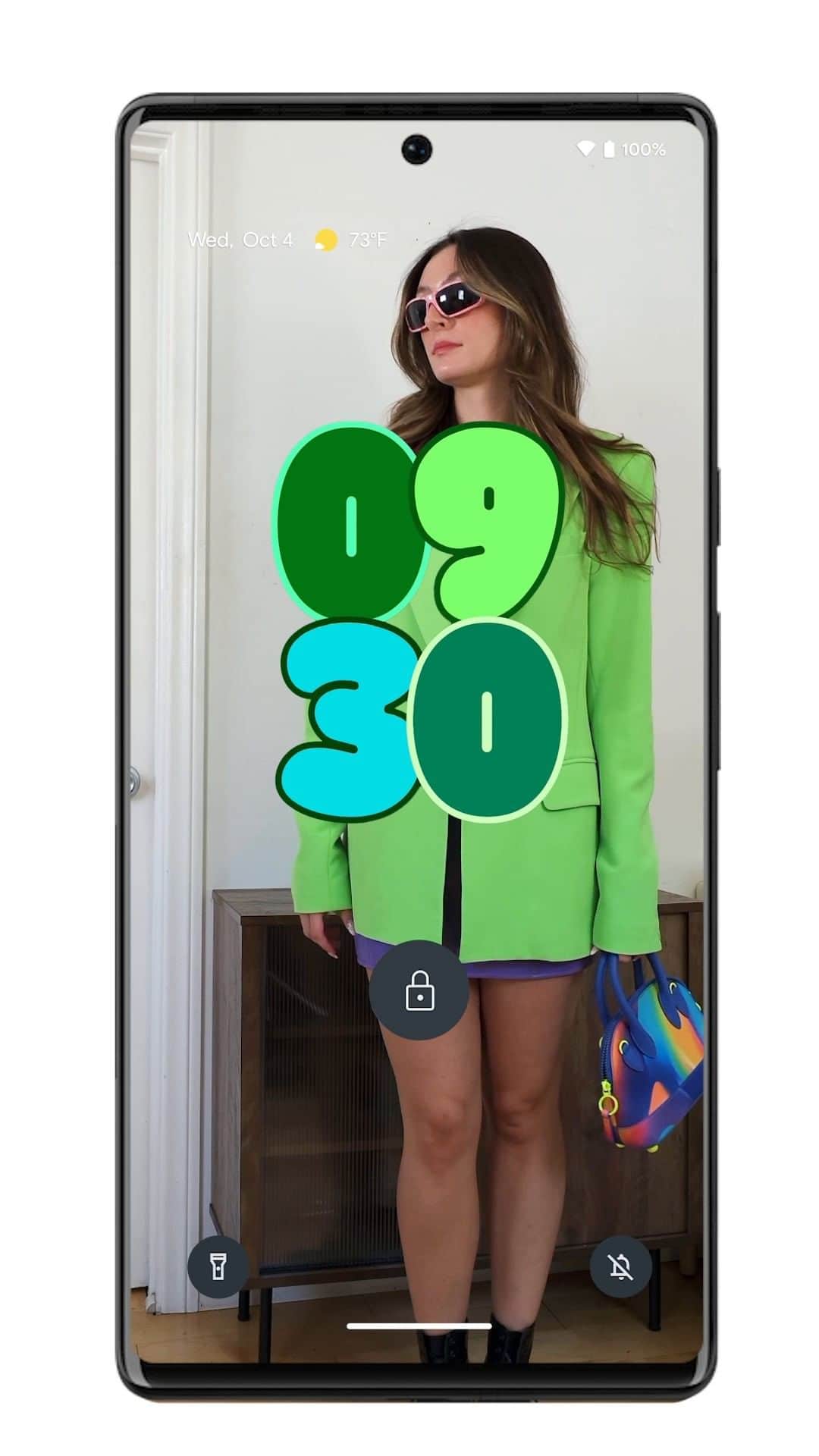 Androidのインスタグラム：「Who doesn’t love a personalized accessory to top off the fit check? Explore styles as versatile as you with lock screen customization, now available on #Android14」