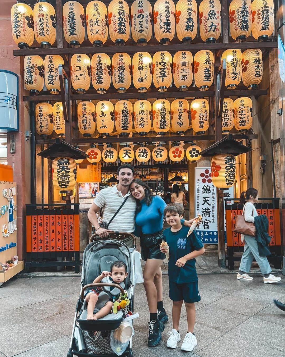 ジェシカ・イスカンダルさんのインスタグラム写真 - (ジェシカ・イスカンダルInstagram)「My family and I in Kyoto, Japan 2023 melancong karena nilai rapor EL Barack A*-A semua. Notabene: kecerdasan anak lelaki menurun dari ibunya. LOL #jedar #viver #elbarack #donverhaag #kyoto #japan #fyp #travel」10月4日 11時05分 - inijedar