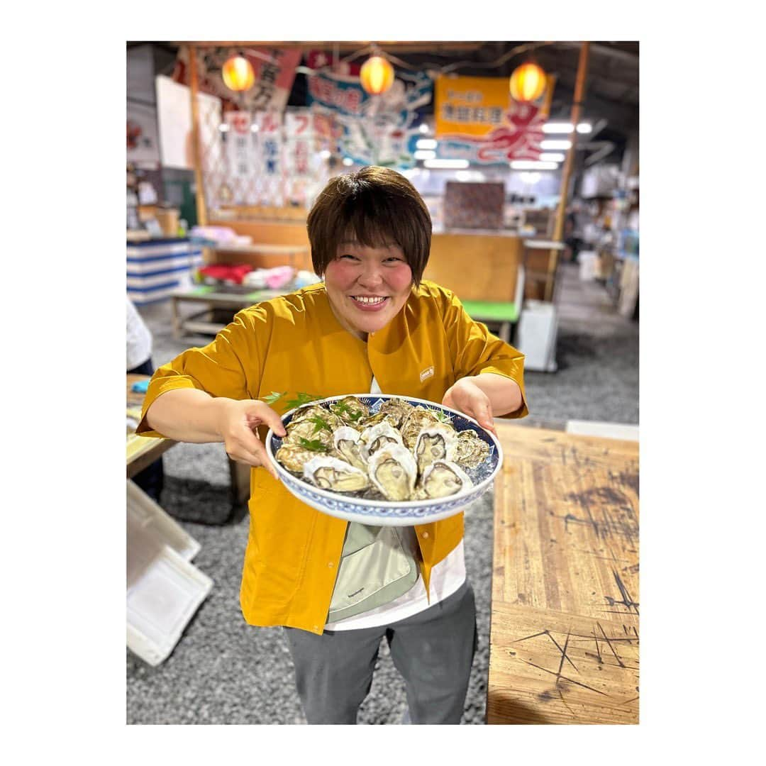 杉本美香のインスタグラム：「・ ・ 大好きな番組に出演します💛  🍙10月8日（日）🍙  日本テレビ6:30〜7:00 読売テレビ7:00〜7:30  \\ 遠くへ行きたい📺 // 【塩の国　愛情たっぷり! おにぎり修行！】 兵庫　赤穂〜神戸  最高の食材と最高な出逢いに感謝の旅でした✨  見てもらいたい写真がたーーくさんあるので、 放送後にちょこちょこと投稿します❣️ お楽しみに〜🫧 ・ ・ #遠くへ行きたい #兵庫県編 #最高の食材 #最高な出逢い #最高なスタッフさん #最高な番組 #大好きなロケ #ワクワクがとまらなかった #おにぎりTシャツで #おにぎりを作る #幸せでしかない #今回の投稿は自分好きみたいなピン写真ばかり笑 #マネージャーさんの撮り方が上手いんよ #感謝 #番組みてください♡ #おにぎり🍙 #smile😊」